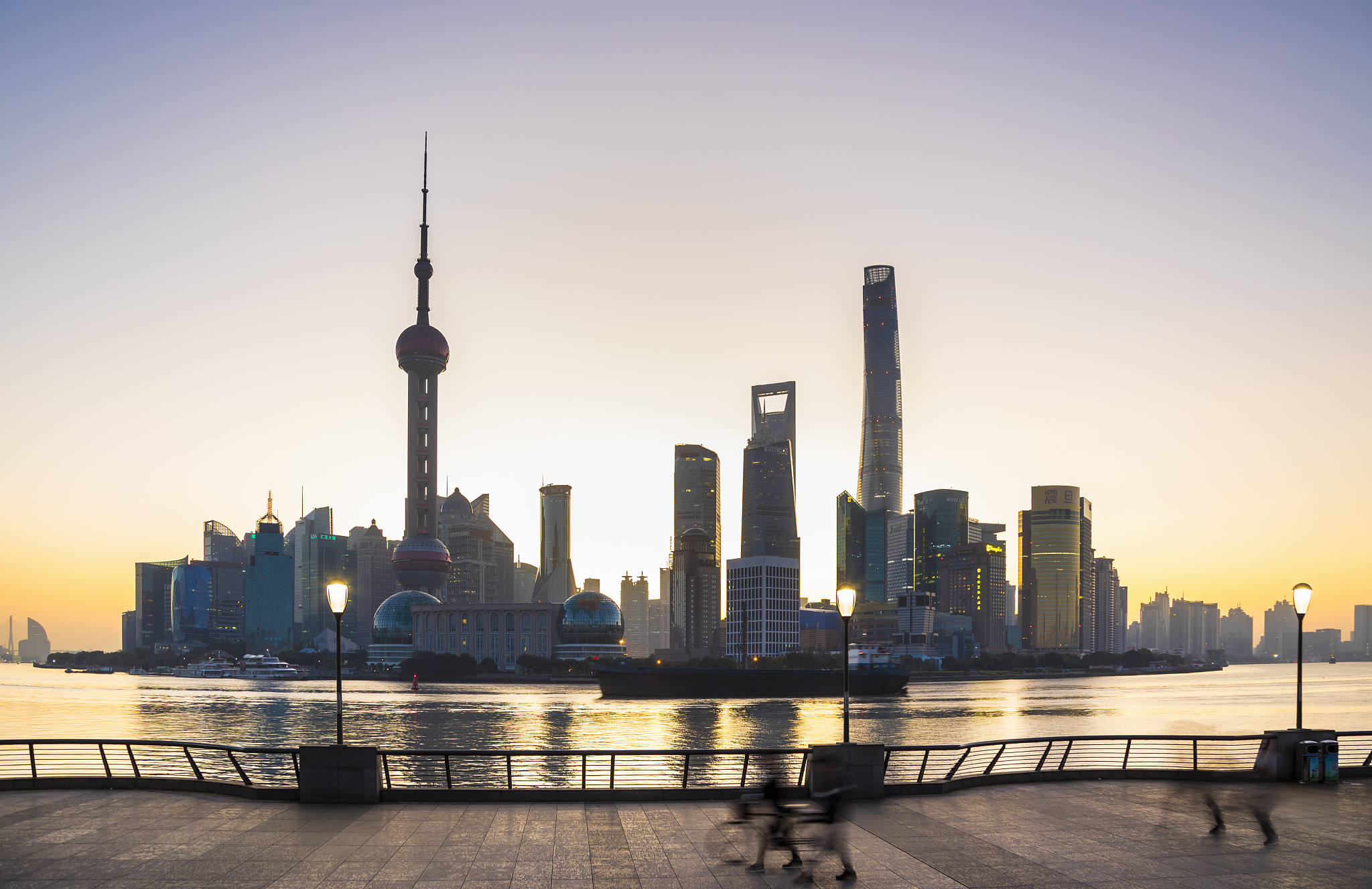 the bund and pudong skyline at dawn, shanghai, china