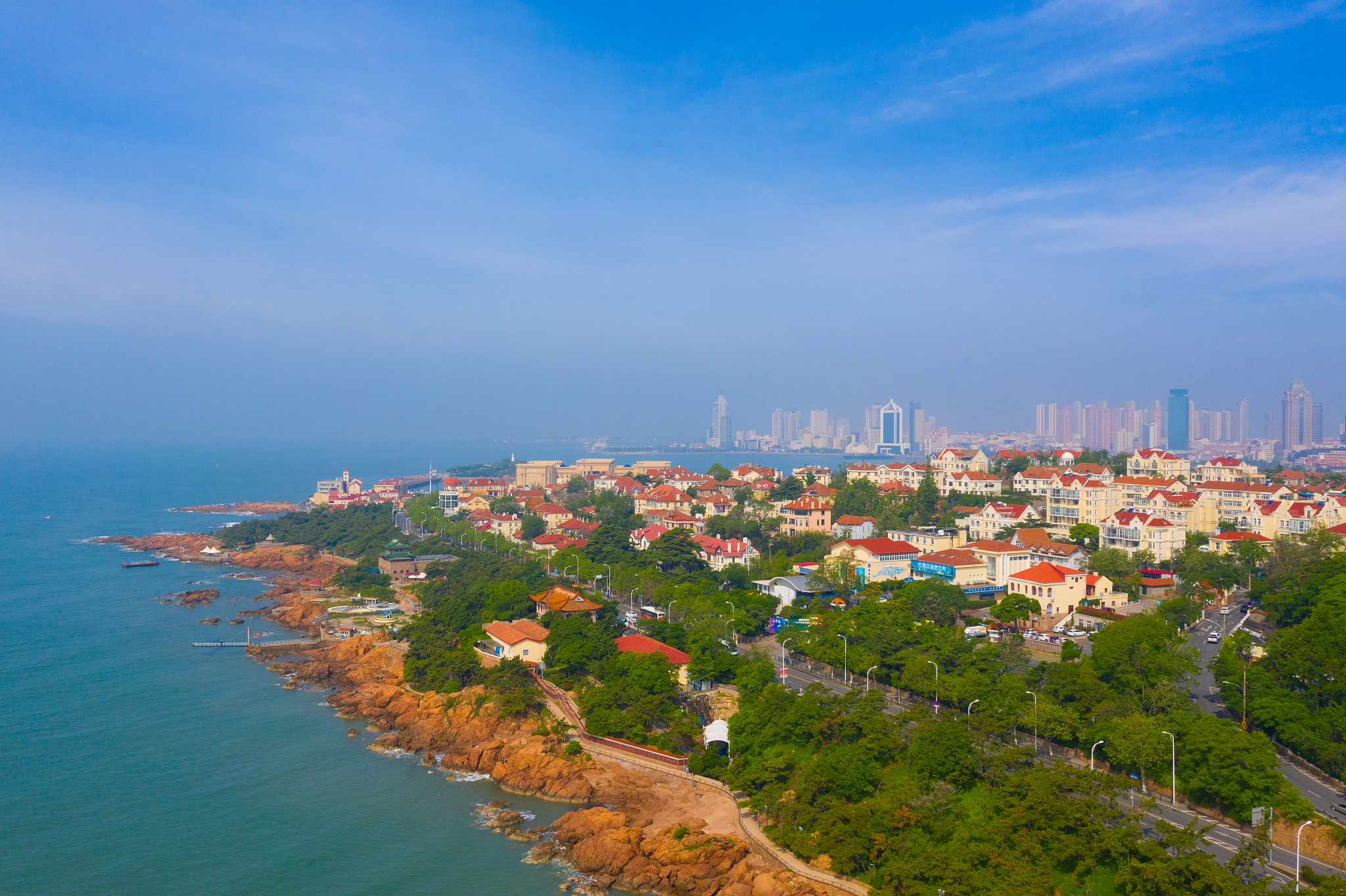 青岛旅游攻略：畅游美丽的海滨城市，体验红瓦绿树碧海蓝天