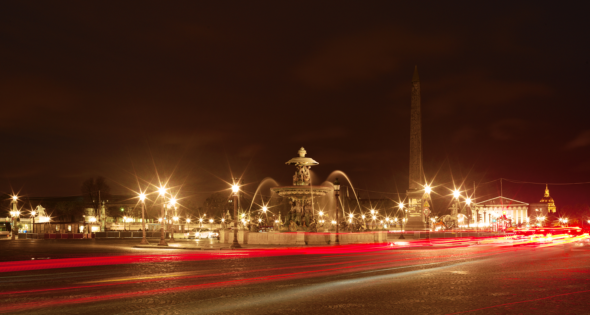 place de la concorde in paris at night