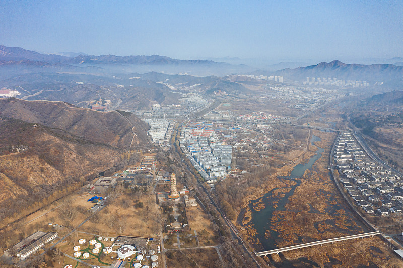 航拍河北省承德市避暑山庄城市天际线舍利塔
