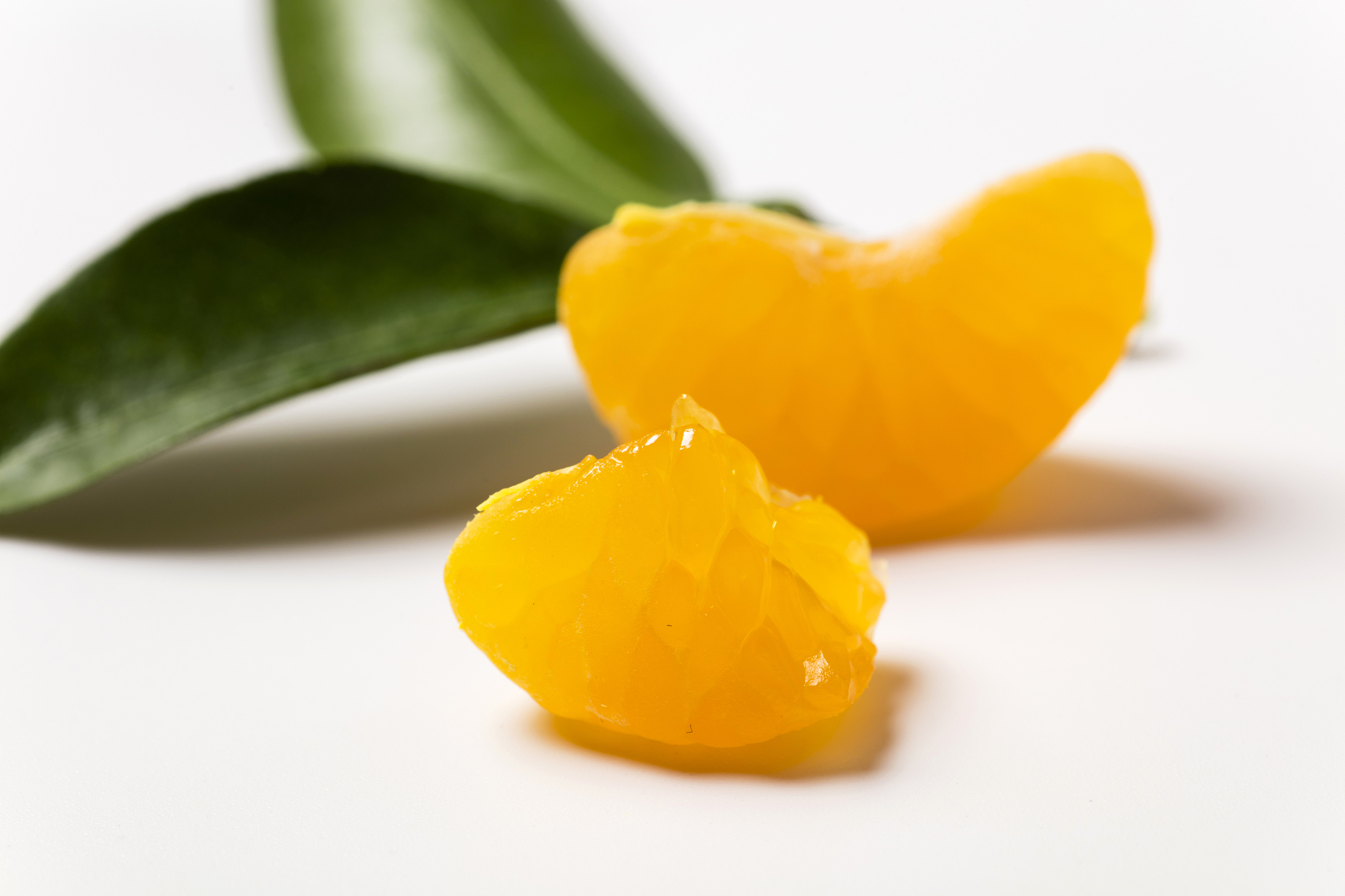 剥开橘子，里面藏着十来个小月亮！