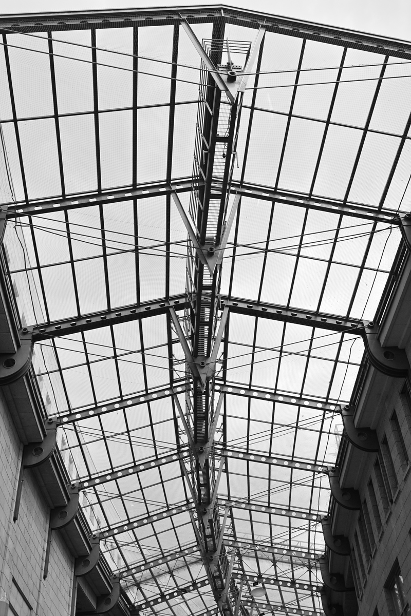 金属结构屋顶设计指南：优化性能与可持续性