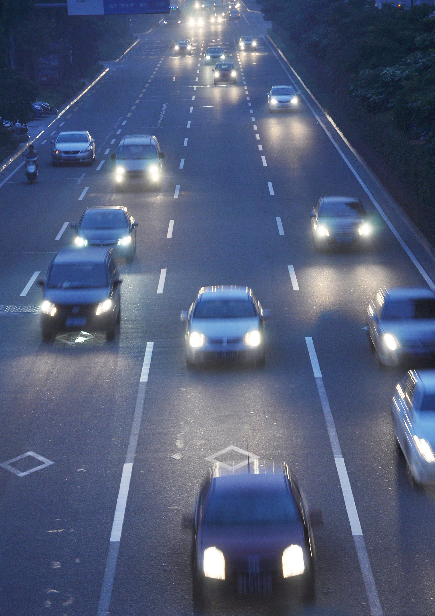 幽灵堵车现象的数学建模与解决策略