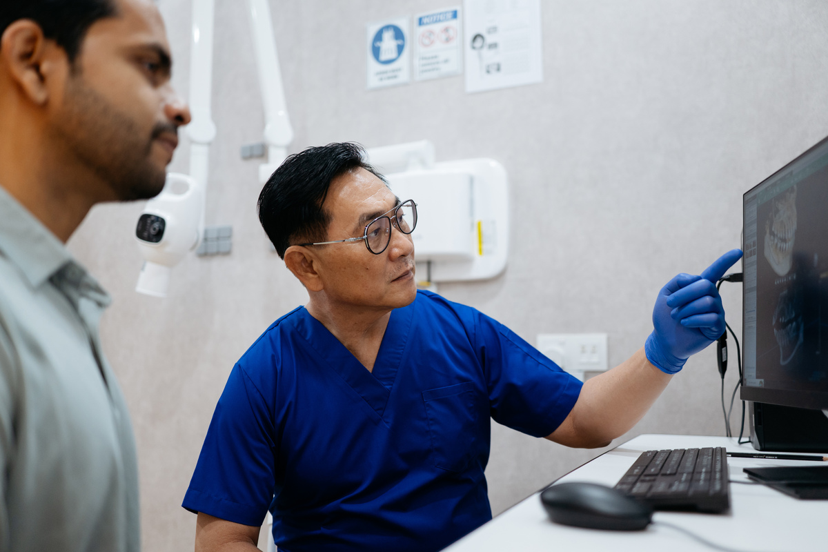 石家庄卫校男生推荐专业：口腔医学专业前景分析