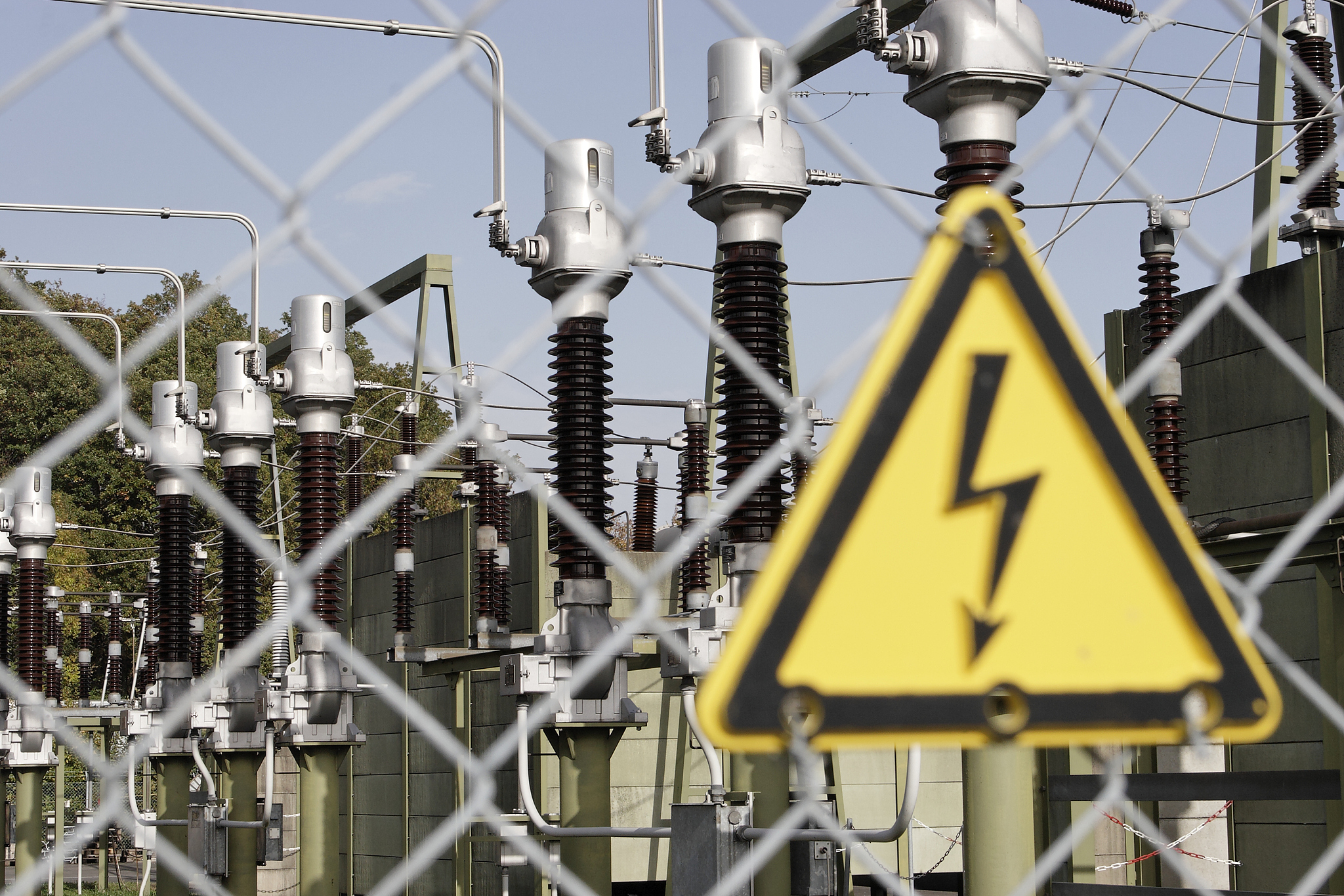 论述供配电系统的安全性和可靠性的具体要求