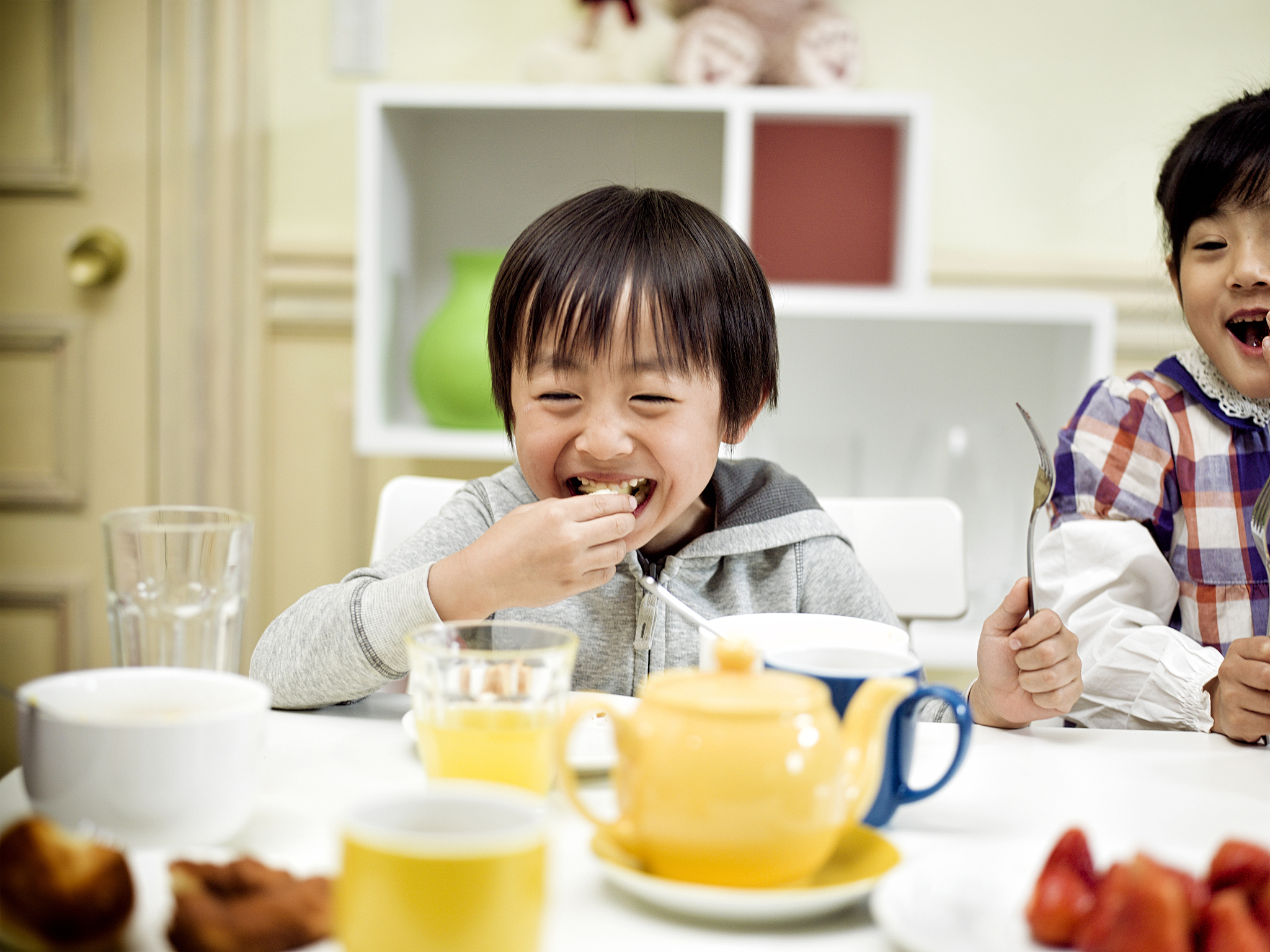 孩子有杯子却不用？试试这5招！