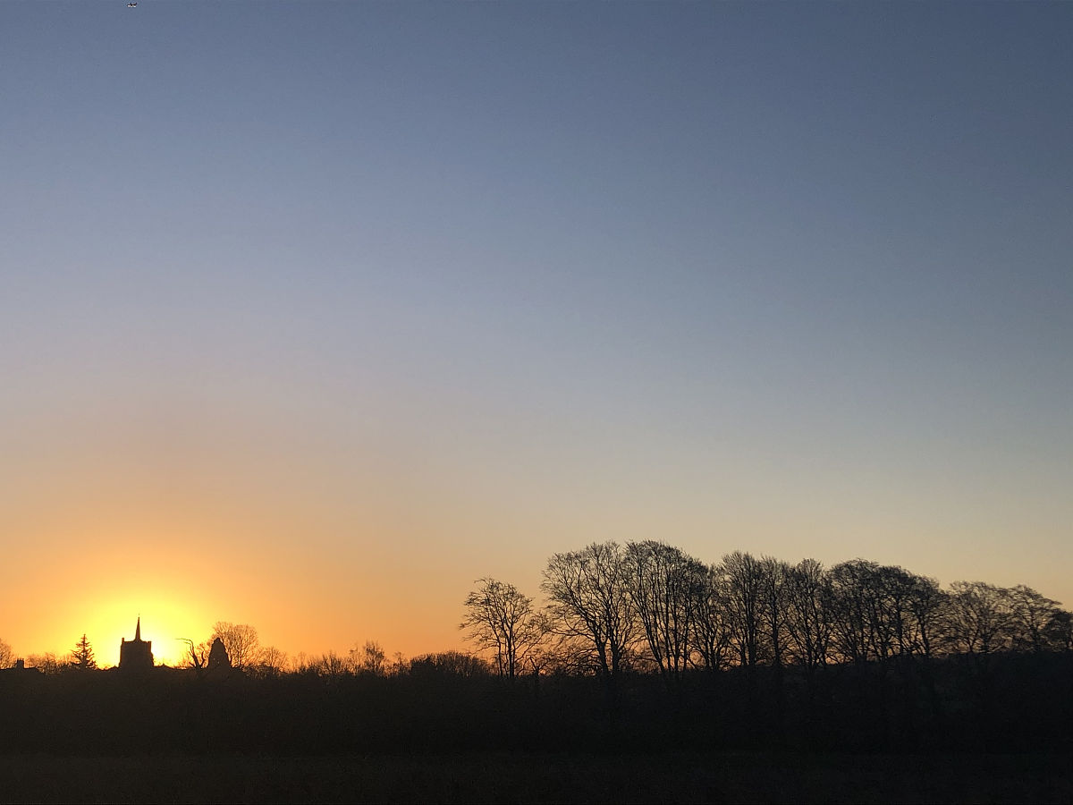 日落山海，深意无言：离别的迁憾与沉默