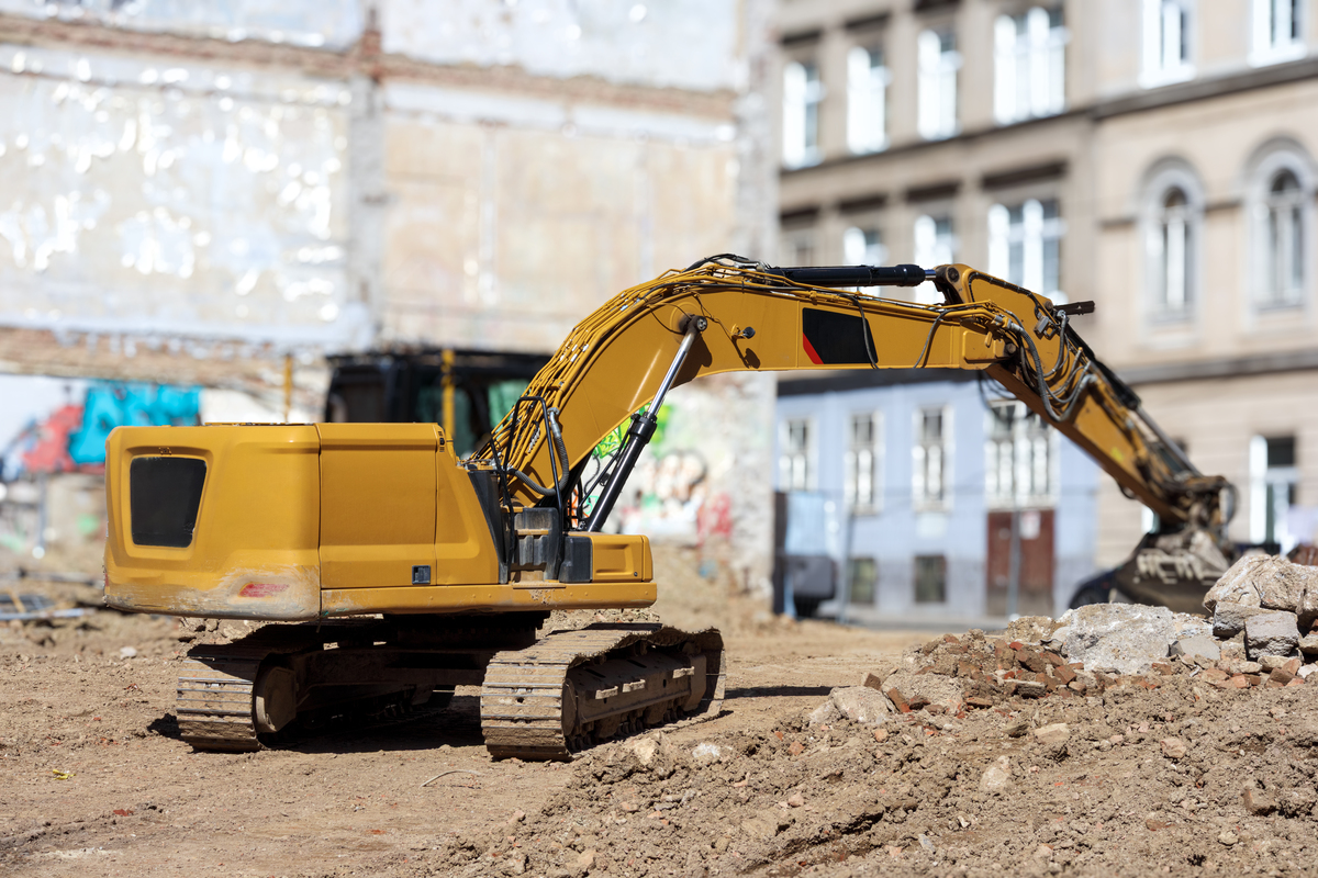 挖掘机市场需求分析：影响因素及趋势