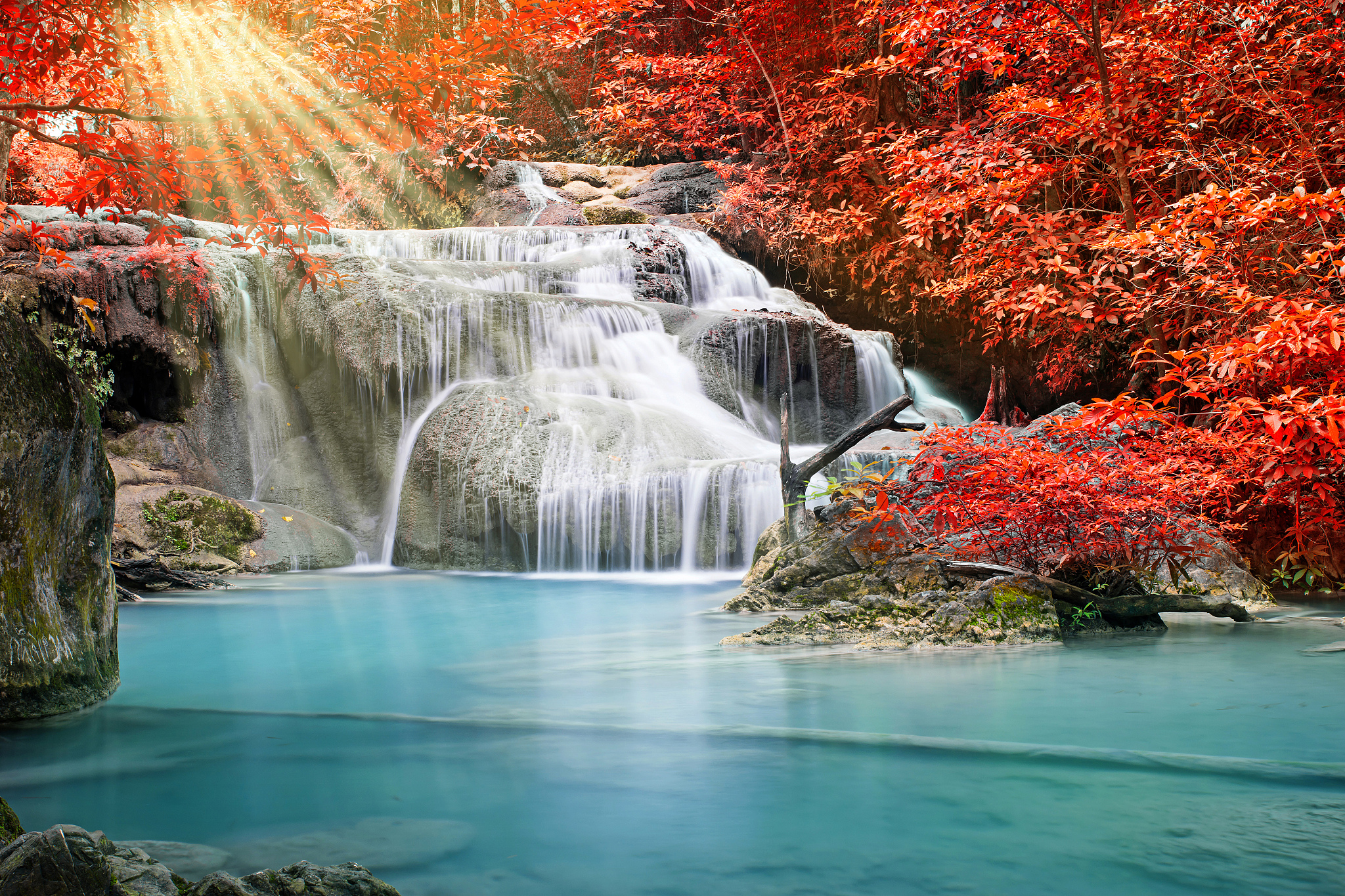 这山水真漂亮风吹的红叶小水哗哗流用这些给我做一首诗