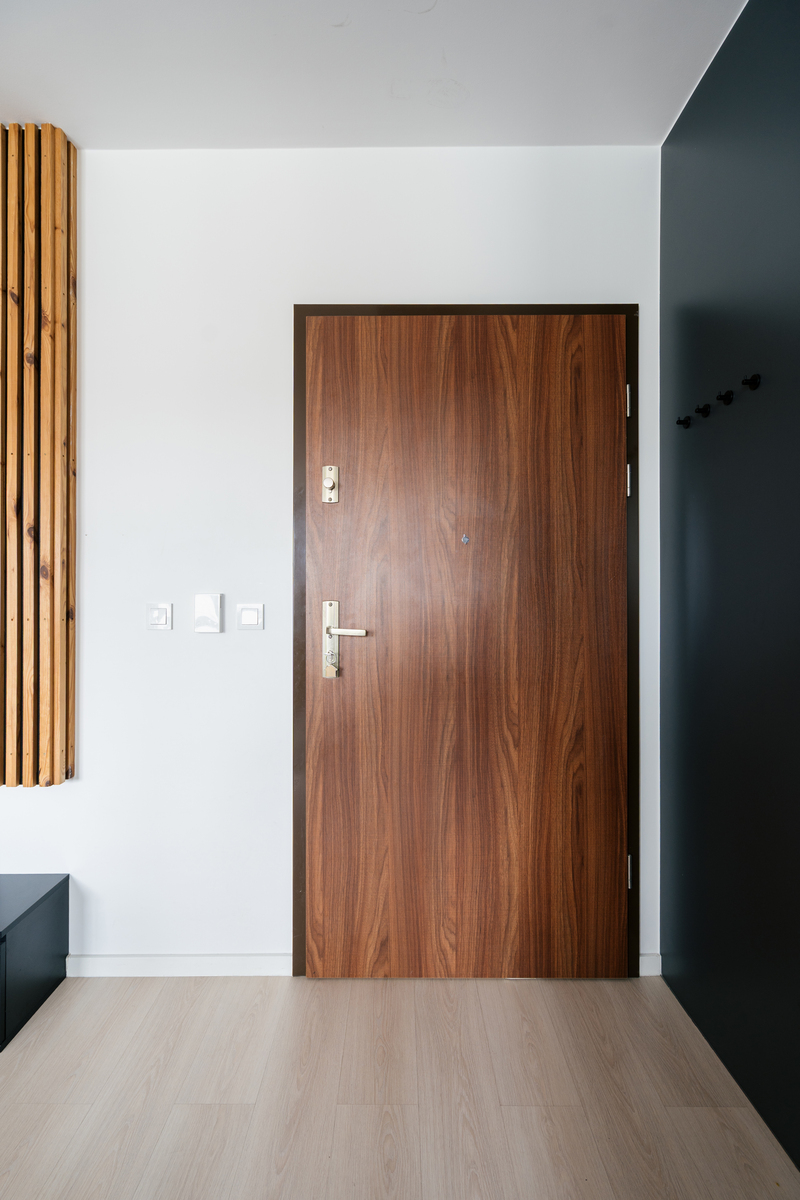 黑胡桃贴皮木门：豪华大气，品质之选！