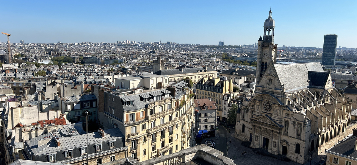 曼城 - 英国第三大城市，历史文化与足球之都