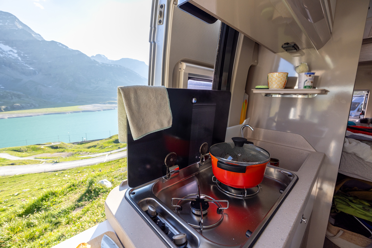 设计一款露营越野车的研究思路