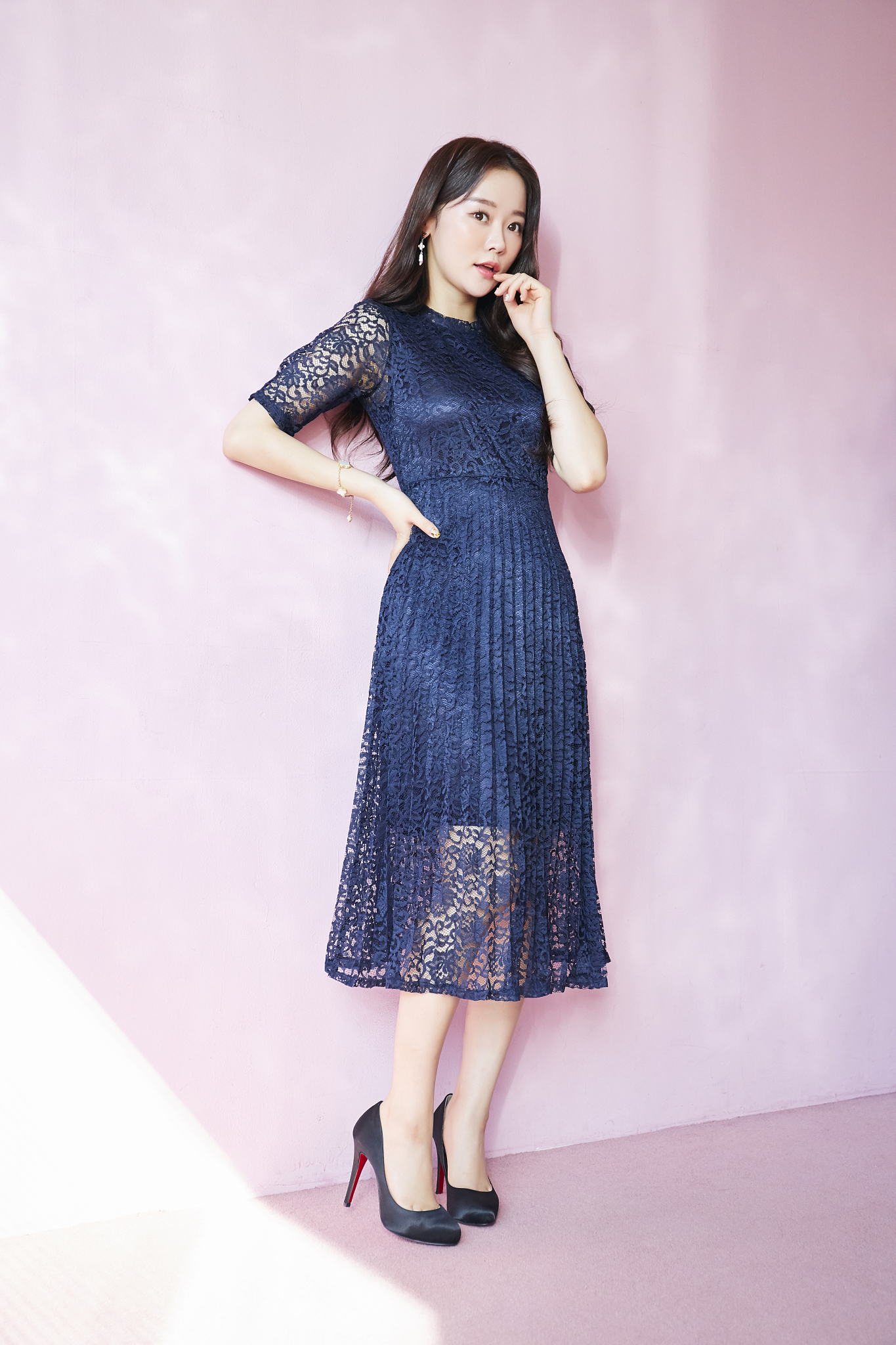 女装品牌新品穿搭推荐：利落优雅，展现自信魅力