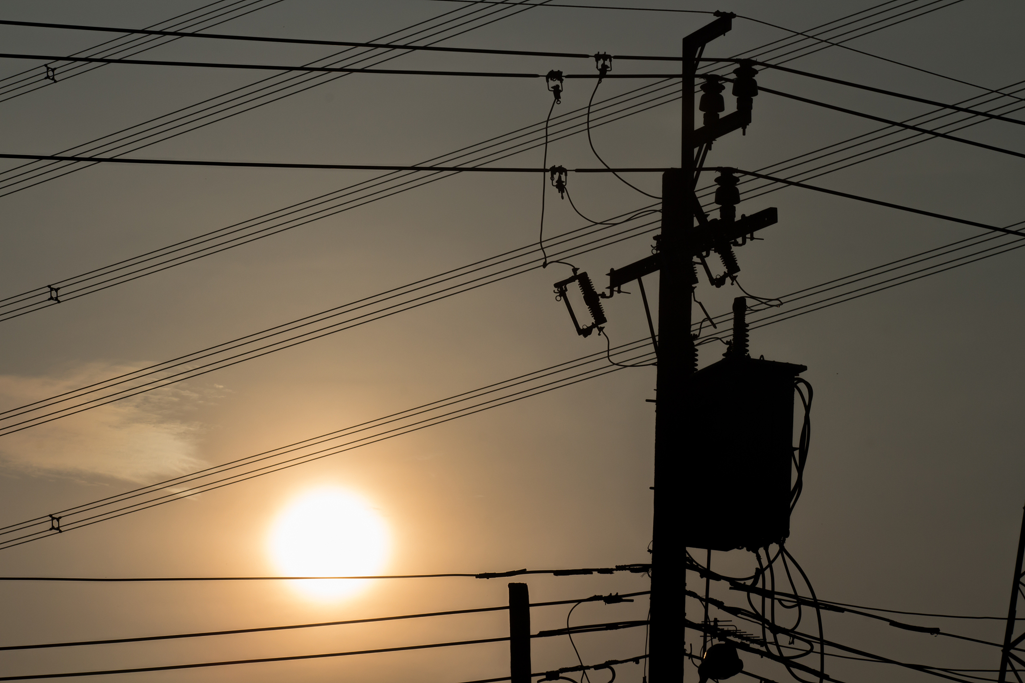 如果是2000KVA的干式变压器接地线用多大截面铜线合适