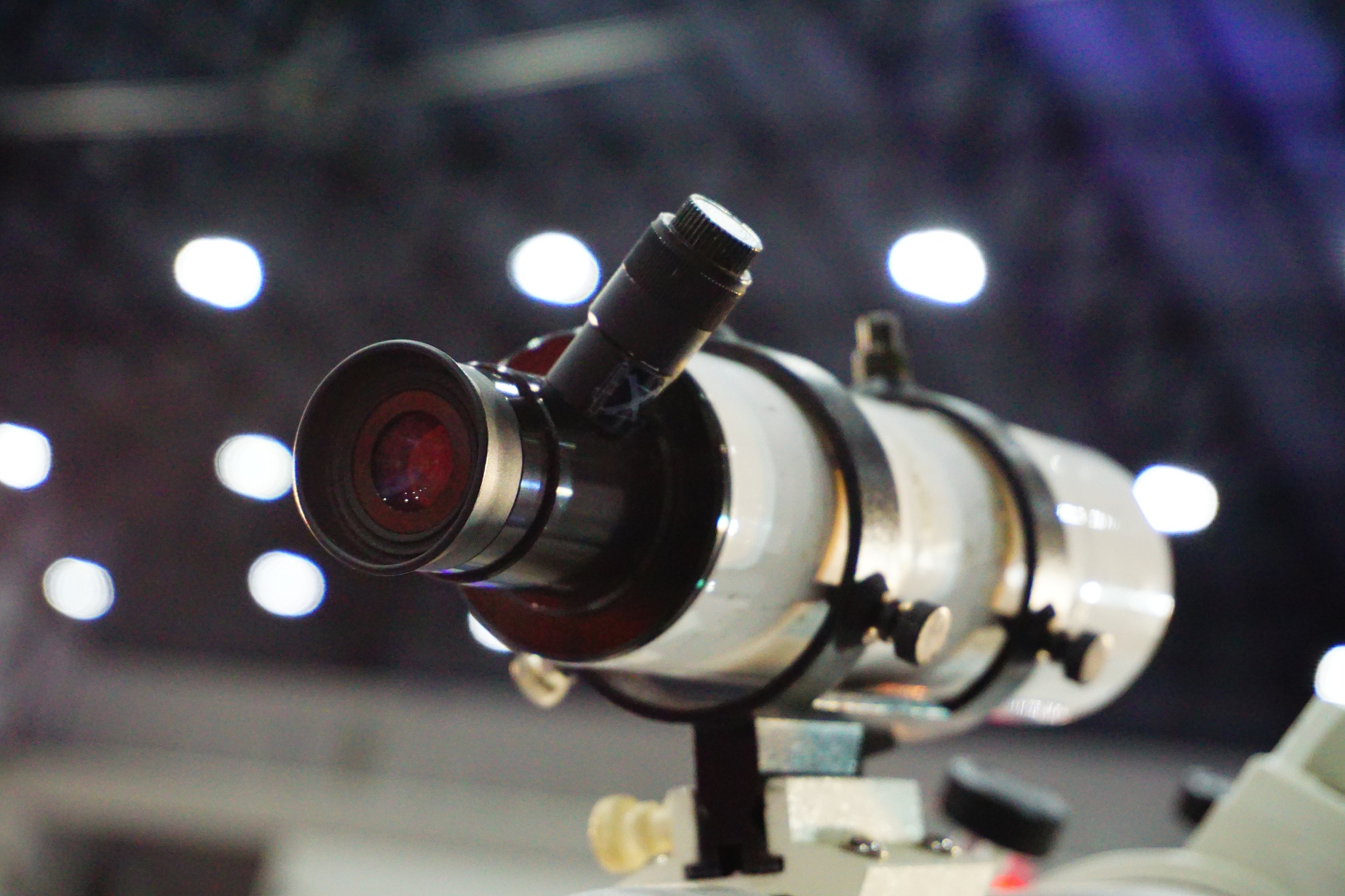 光学发展史：从古代折射测量到现代激光技术