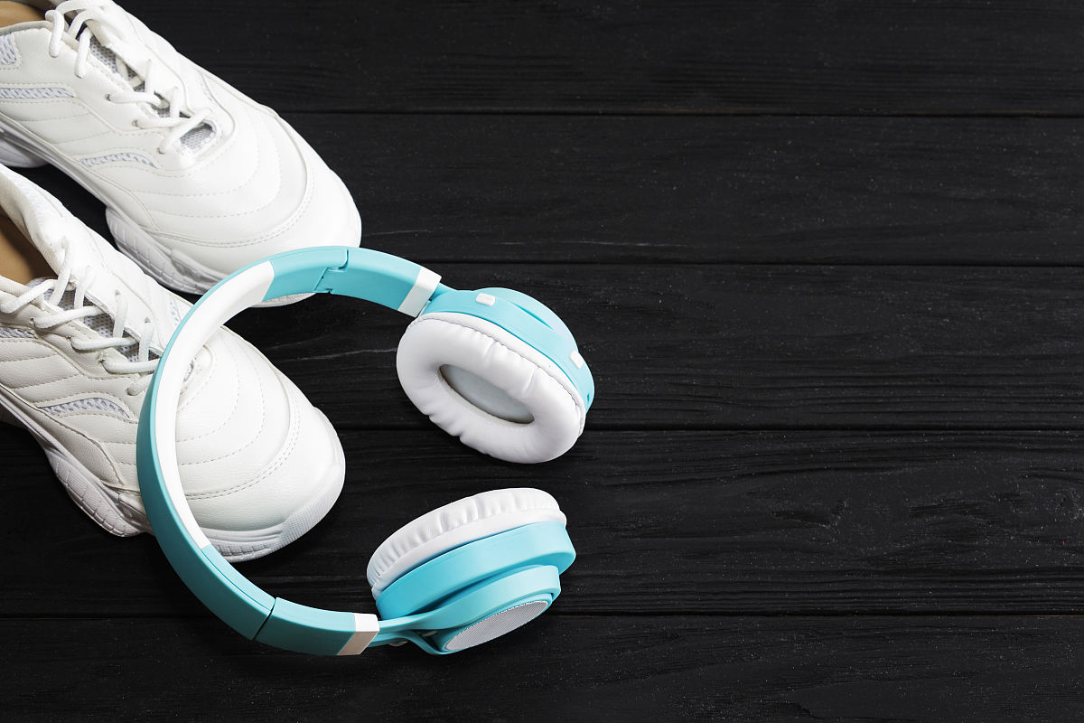 用以下内容帮我写一个新闻稿文案1、AKG18000有效果吗 有效果2、探索AKG18000是真的吗3、AKG18000适合哪些人服用