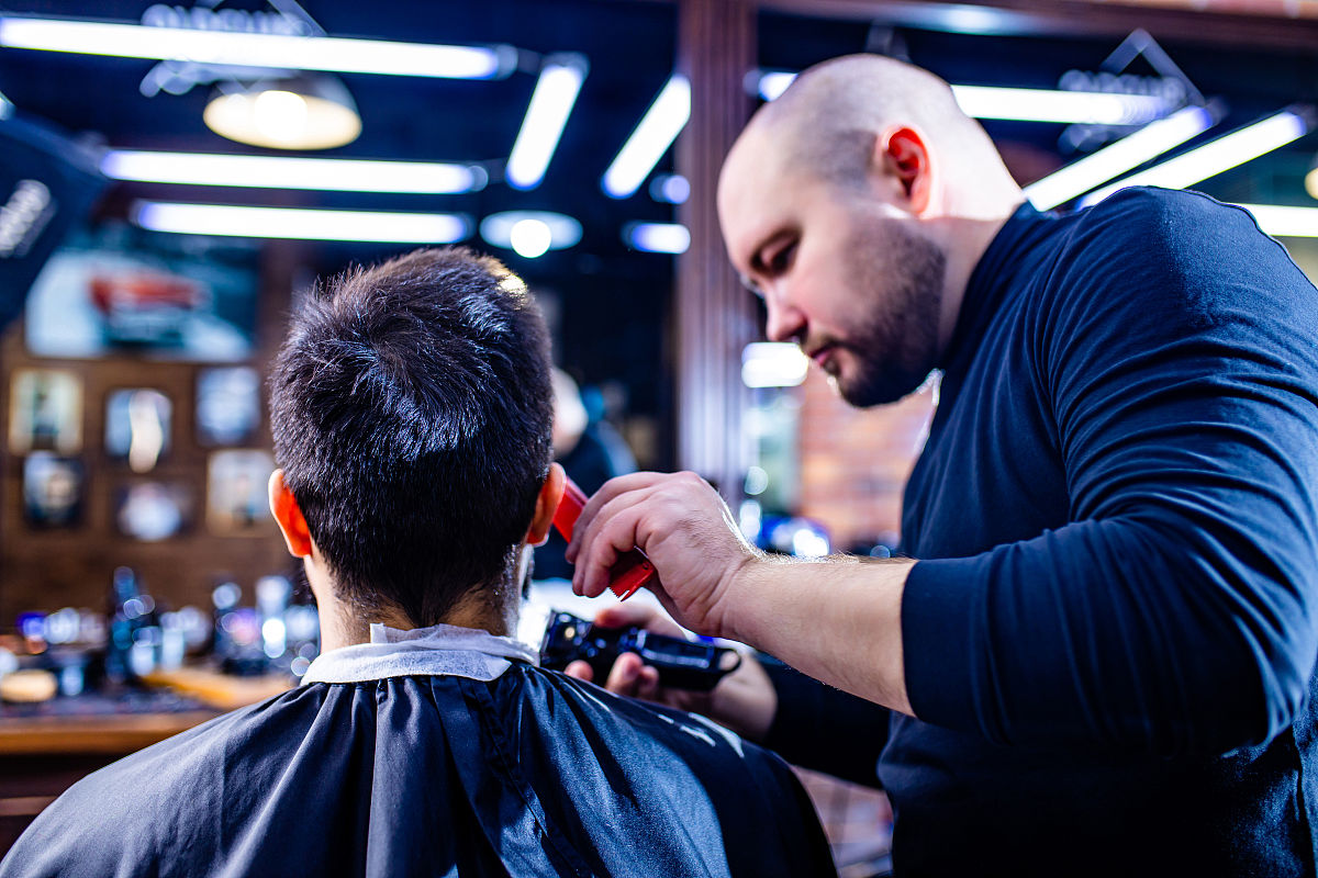 为什么以剃头大师为题目