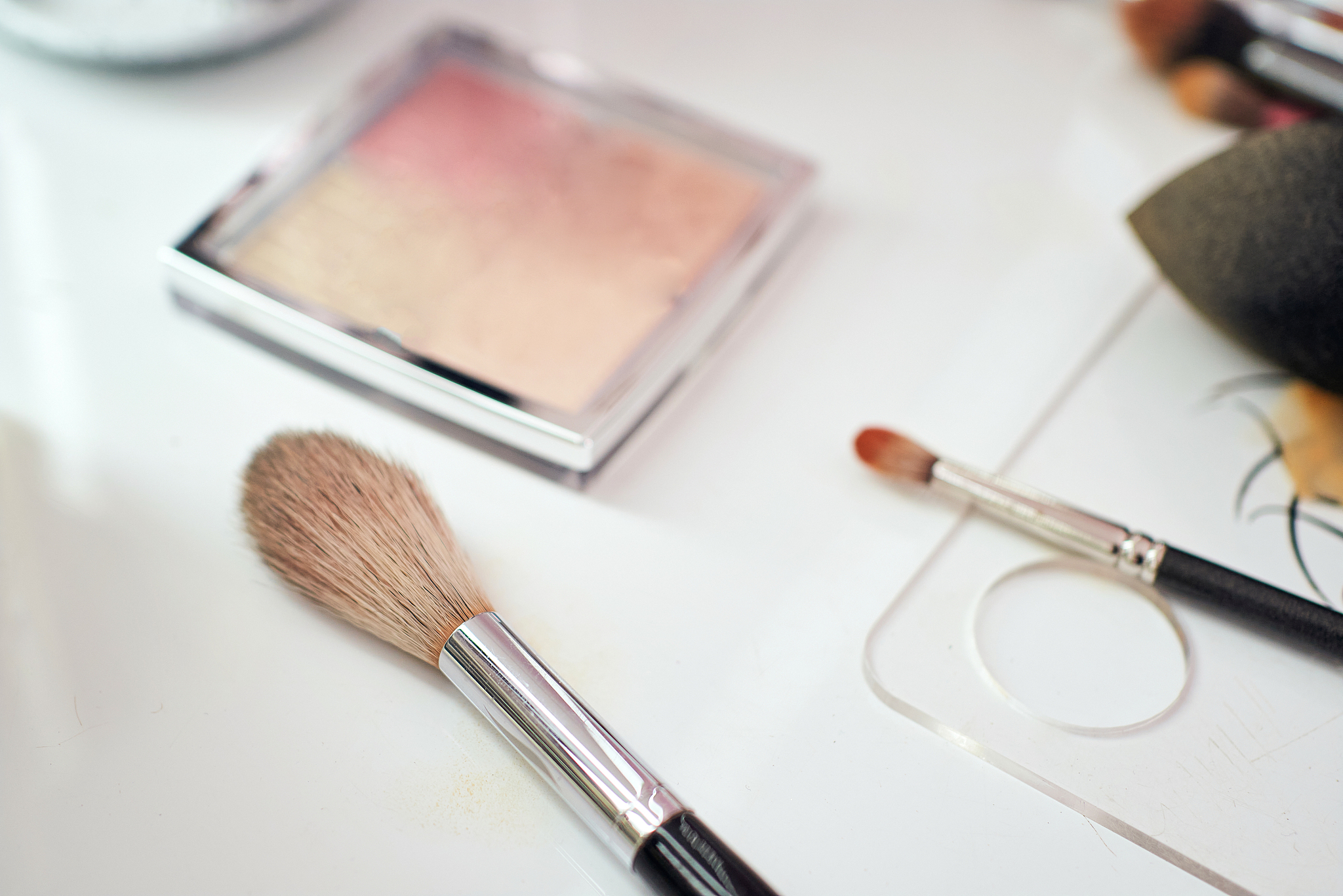 ✨ 小红书爆款！魔法粉底刷，打造0卡粉奶油肌！✨