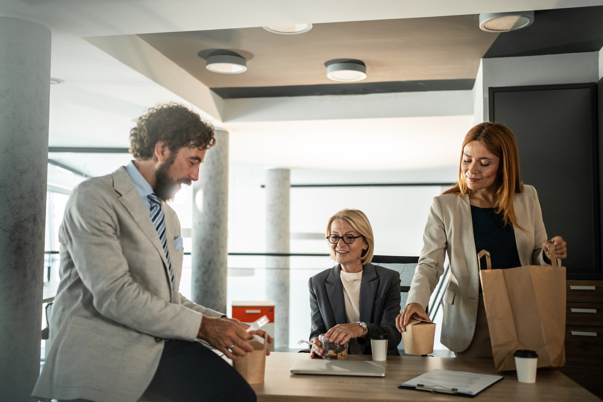 职场人际关系宝典：七大秘诀搞定同事上司