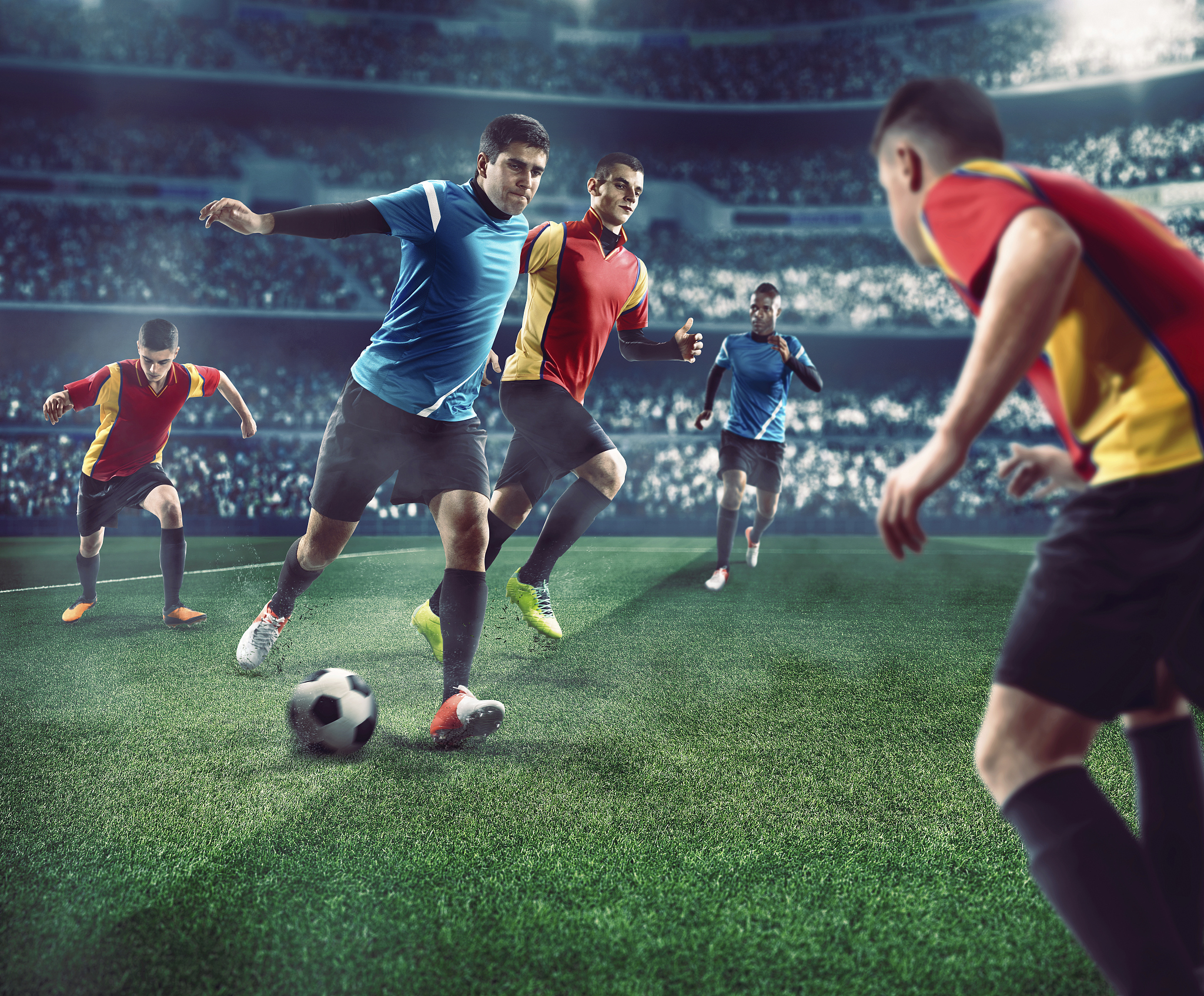 假设型试题：很多自称是职业足球运动员的人很多自称是职业足球运动员的人尽管日常生活中的很多时间都在进行足球训练和比赛但其实他们并不真正属于这个行业因为足球的比赛和训练并不是他们主要的经济来源。上面这段话在推理过程中做了以下哪项假设 A职业足球运动员的技术水准和收入水平都比业余足球运动员要高得多。 B经常进行足球训练和比赛是成为职业球员的必由之路。 C一个运动员除非他的大部分收入来自比赛和训练