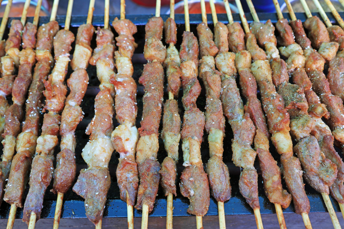 烤羊肉串制作教程：香嫩可口，简单易学！