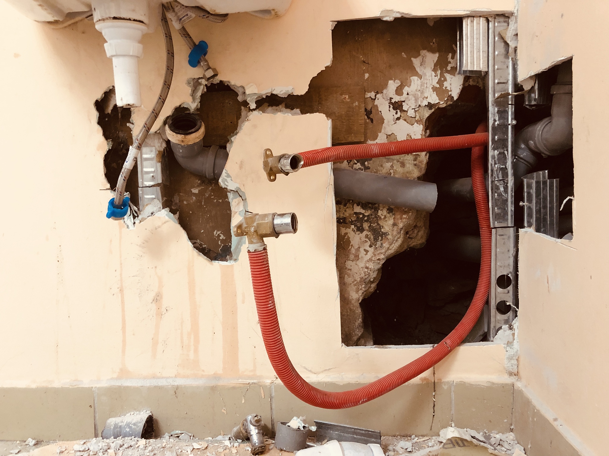 邻居就说回水管的细想在我家改出管子。会影响到我的冬天暖气冷热吗