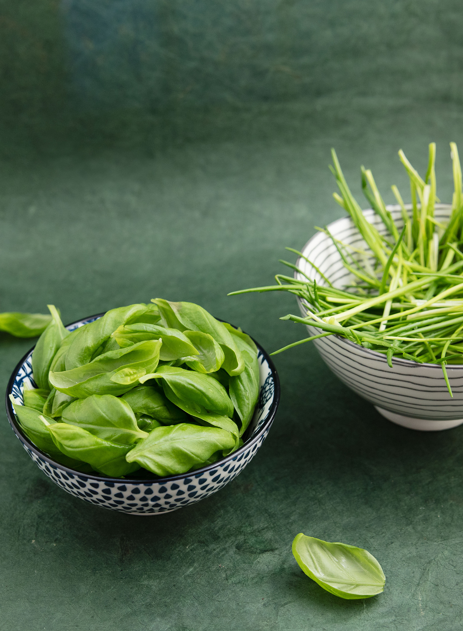 伟龙食品香葱鸡片饼干：一年40亿片热销，直播特价29.9元！