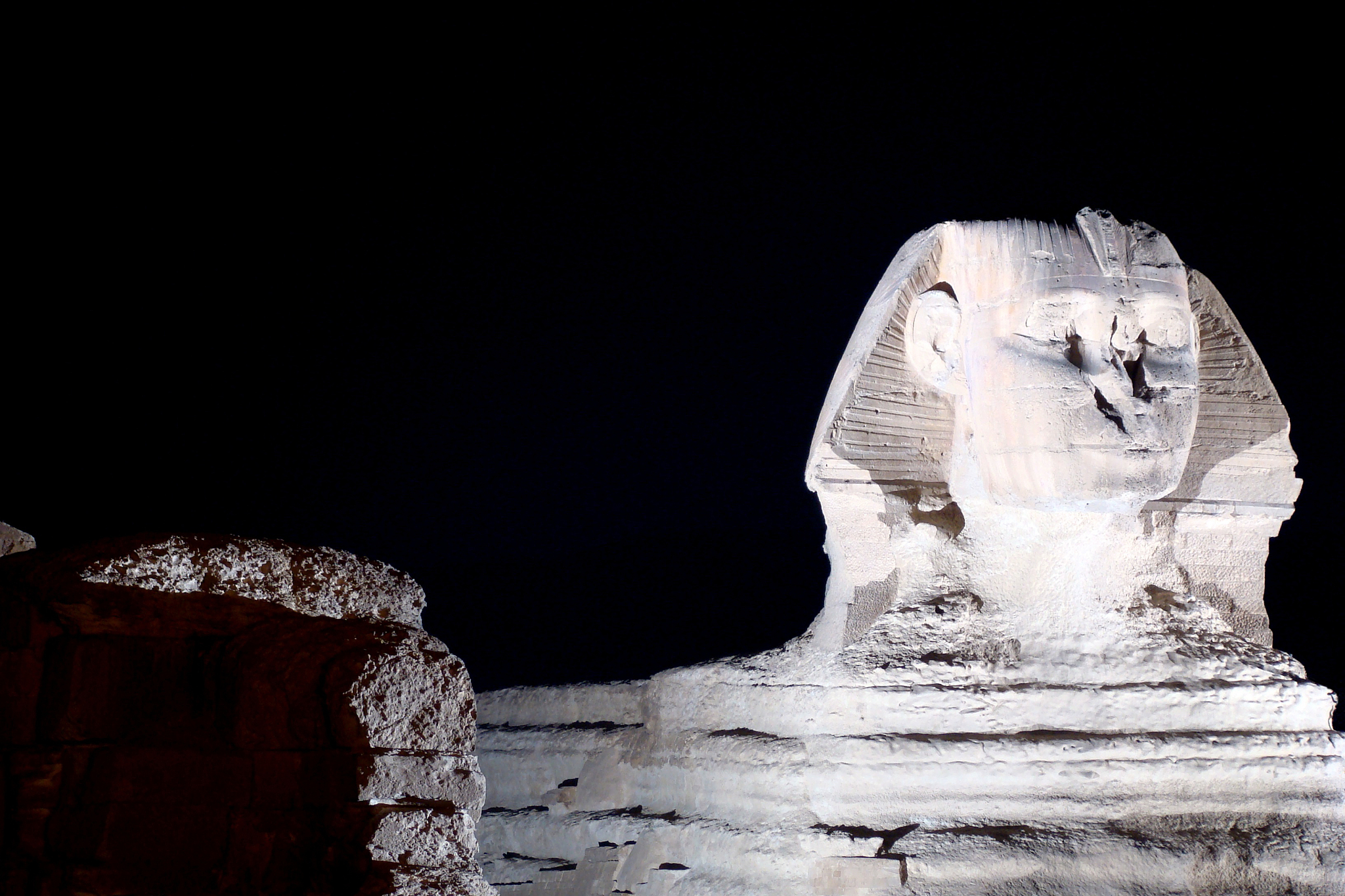 the great sphinx illuminated at giza in egypt