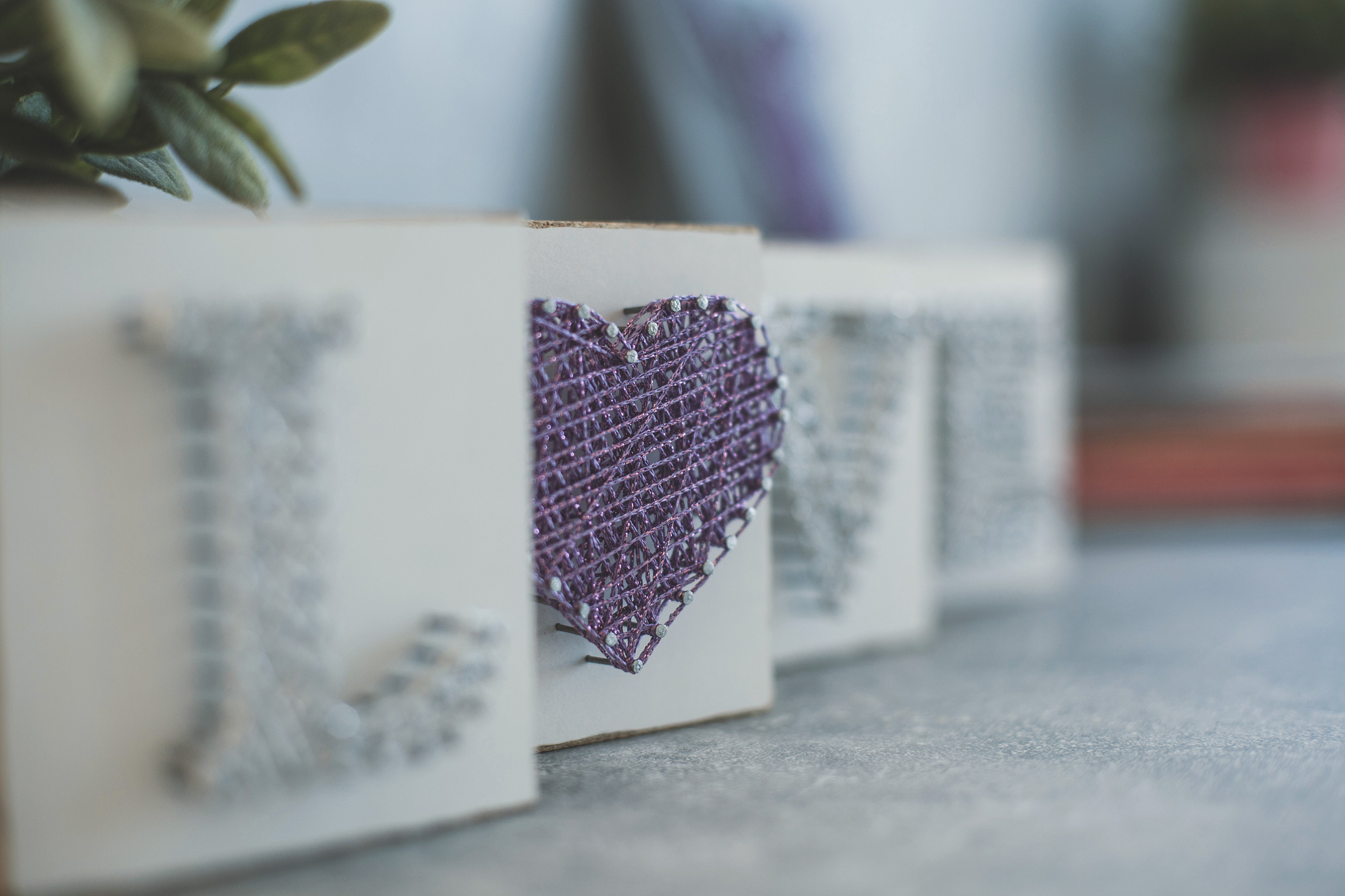 请论述大理四景地域文化文创产品设计的设计定位不低于300字