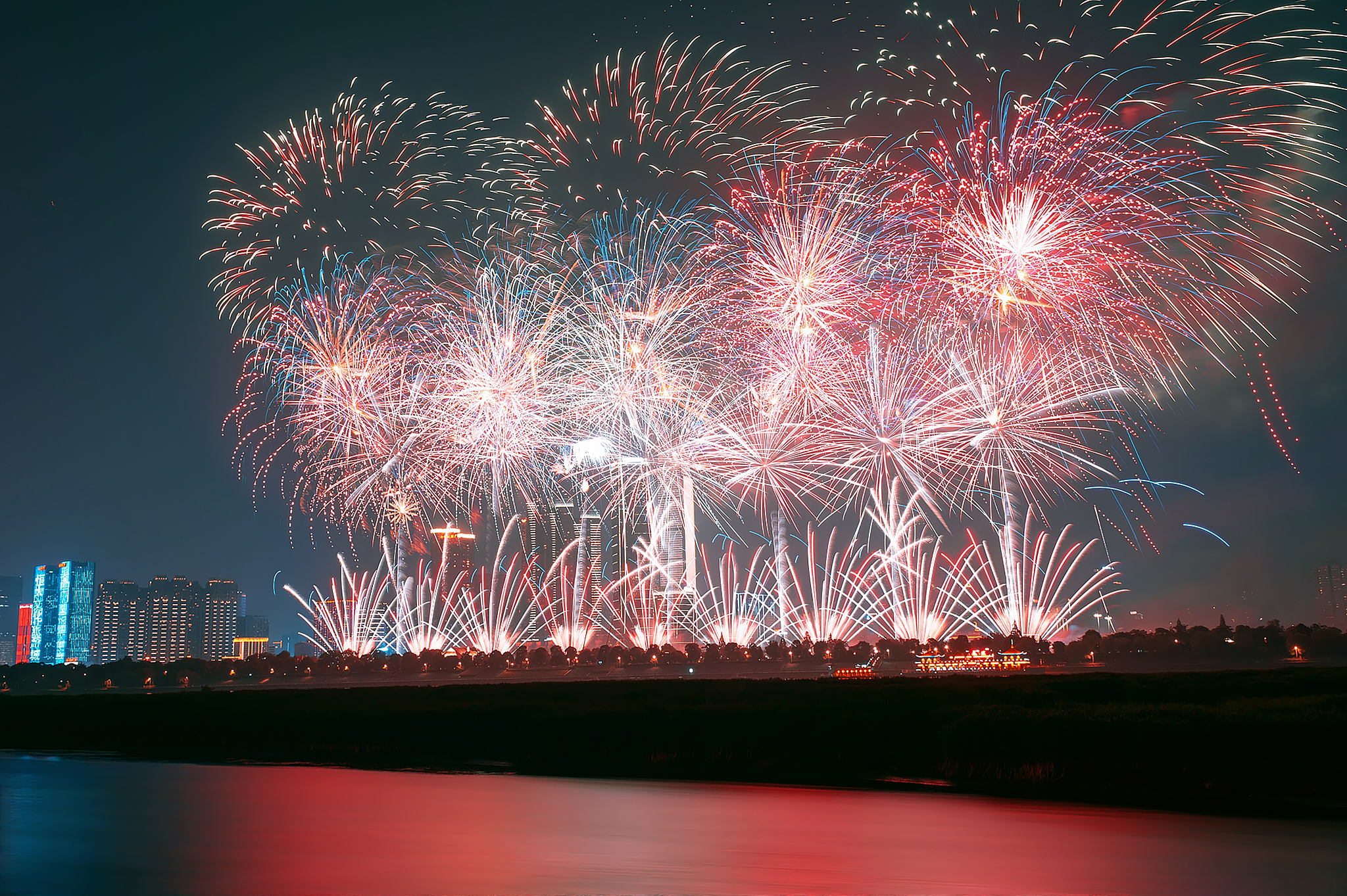 长沙旅游攻略：景点、美食、文化体验 - 探索湖南省会魅力