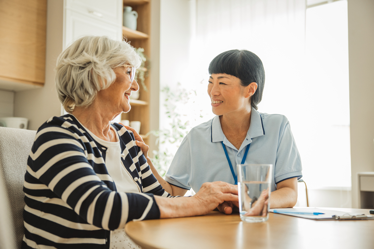 查找资料谈一谈①你对国内外老年护理学的发展的理解。②谈谈不同国家的养老服务特色。要800字最右