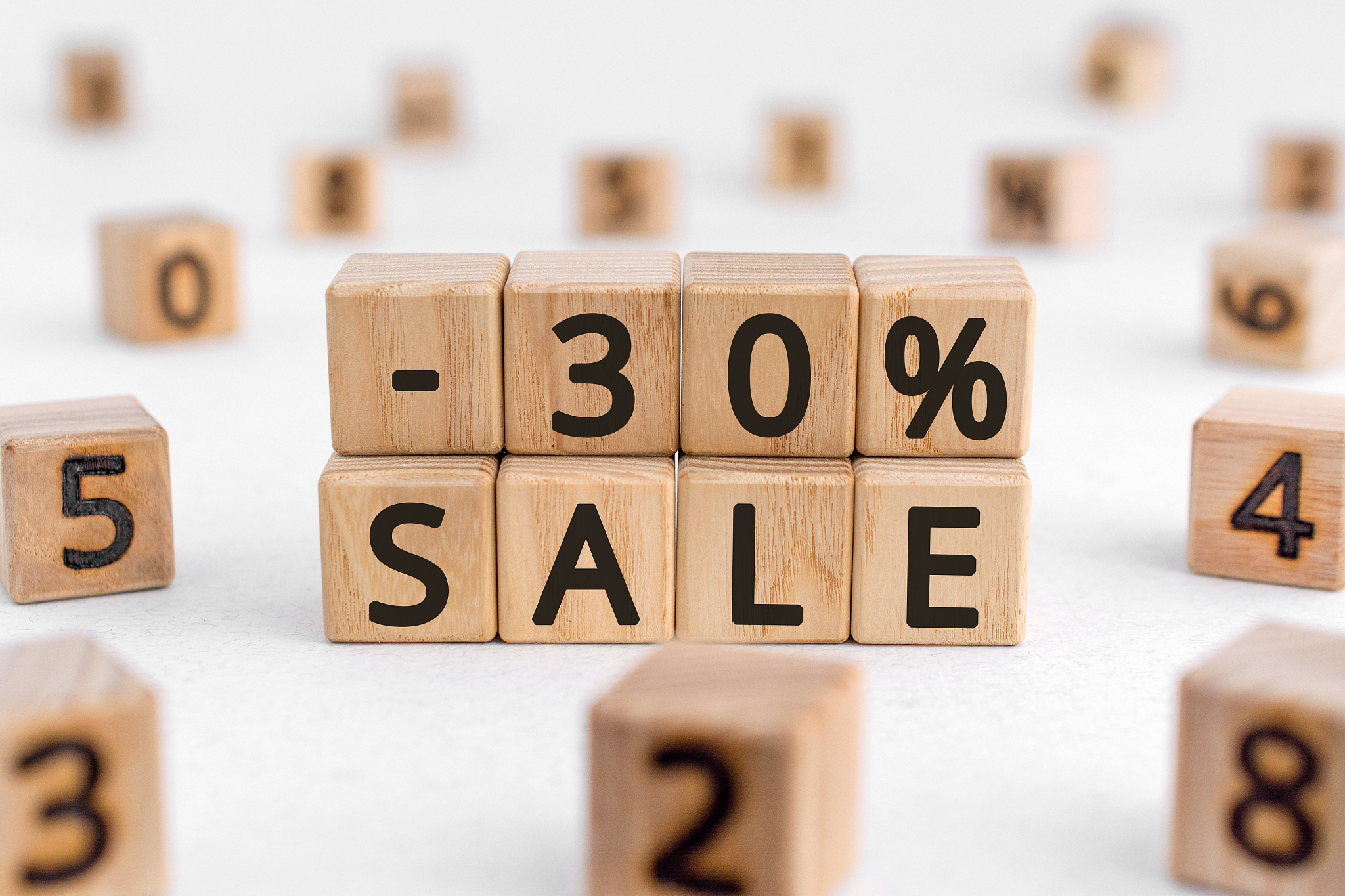 请翻译在装货过程中我们在2号货舱内发现一个位于底层钢卷的变形了该钢卷上面装了2层高。因此我们推测这些钢卷可能不适合多层装载。于是我们立即通知了大副船长并建议将类似钢卷装载于顶层。钢卷上不应在装载其他货物。但是与supercargo沟通后supercargo 安排lashing man在钢卷内部塞满了垫木。考虑到装货进程和货舱仓容supercargo未采纳我方建议。