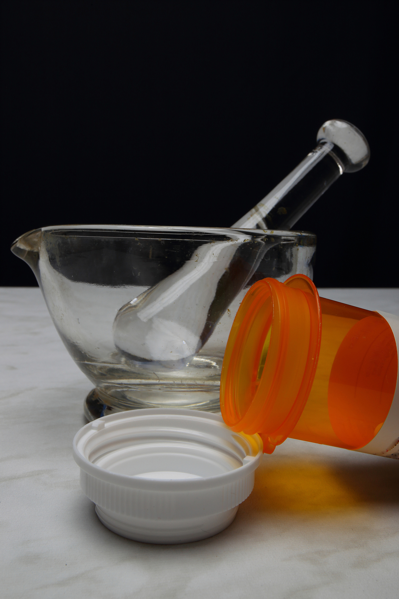 如果有一个浴缸水池里面有一个水瓢和一个水盆用哪个舀水更快