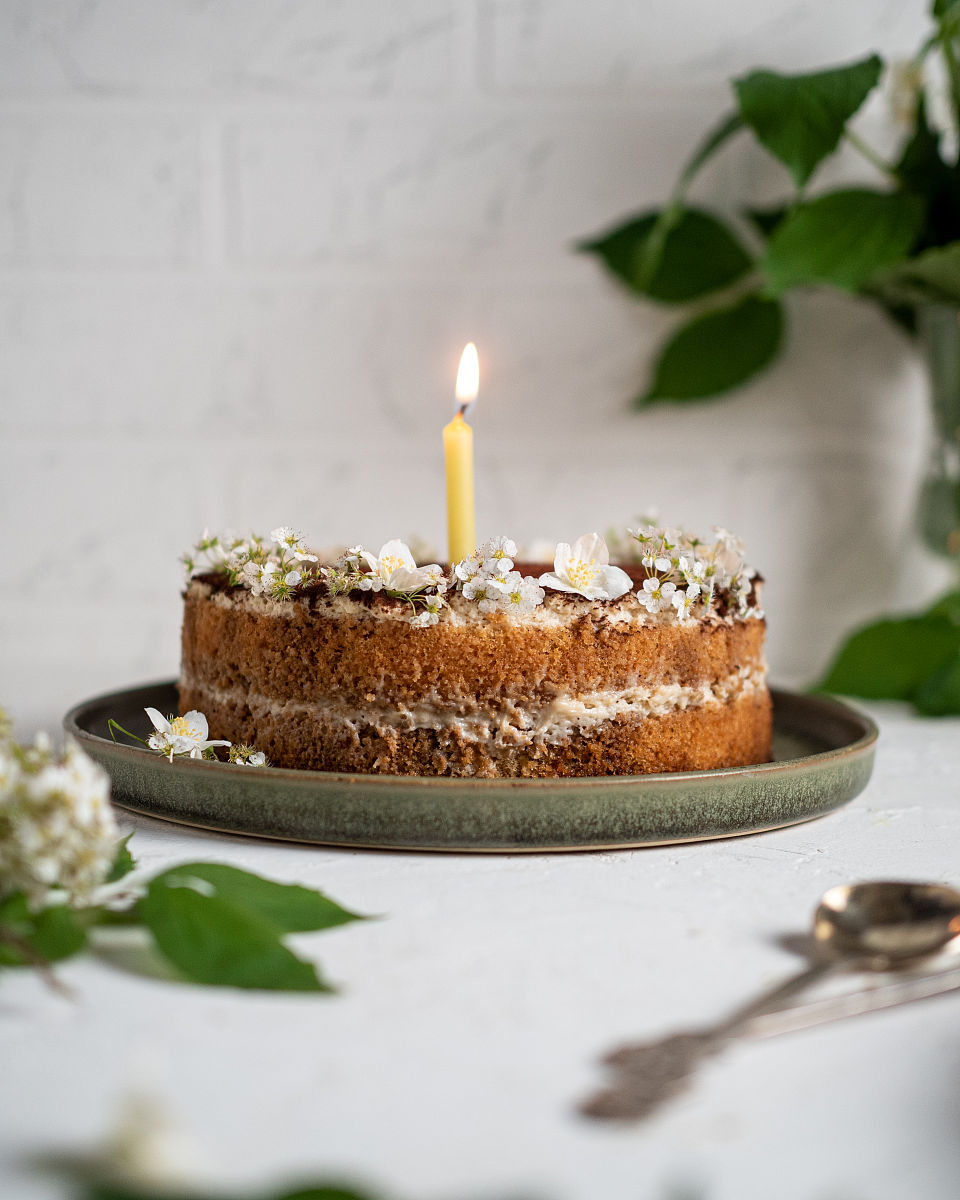 领导生日蛋糕意外碎了？职场拍马屁指南！