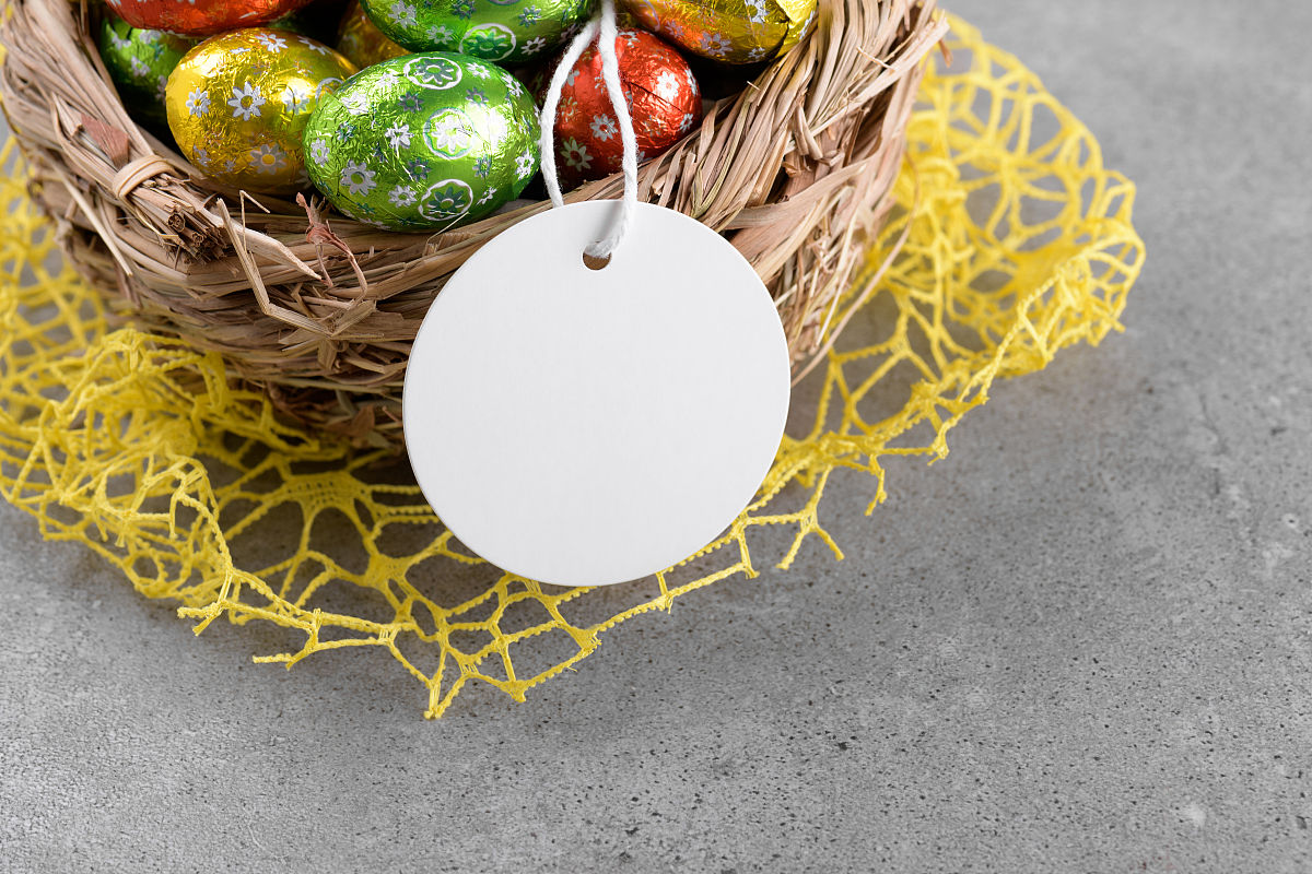 交叉熵Cross Entropy是一种用于度量两个概率分布之间距离的函数广泛应用于分类问题中。它可以衡量模型的分类预测概率与实际标签之间的差异并将其转化为一个损失函数进行优化。因此相对于其他损失函数交叉熵更适合用于分类问题。改写这段话