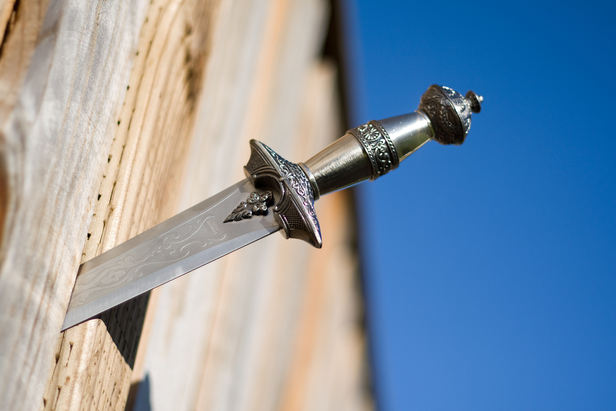 knife in fence