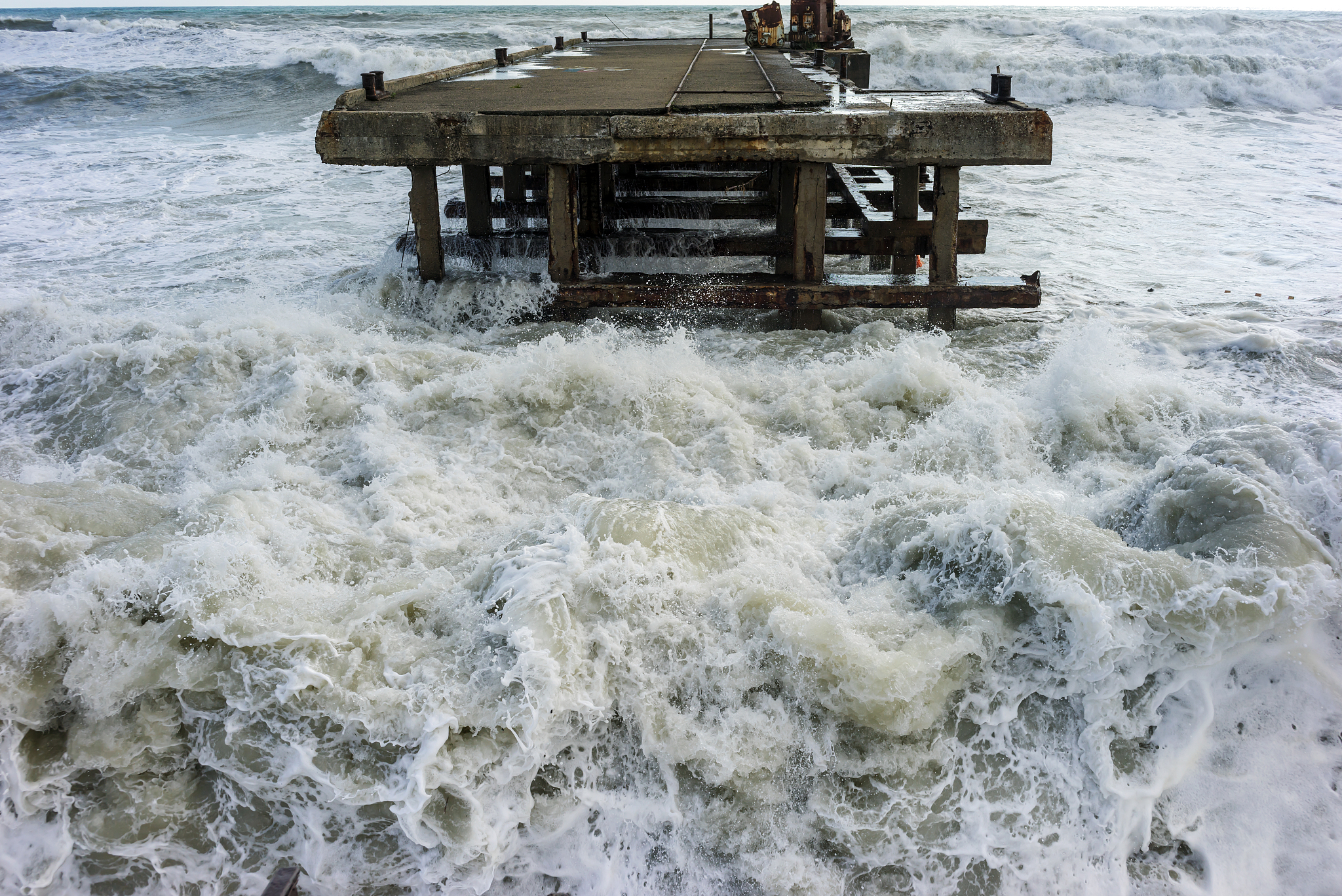 增水：海洋与河流中的临时水位上升现象