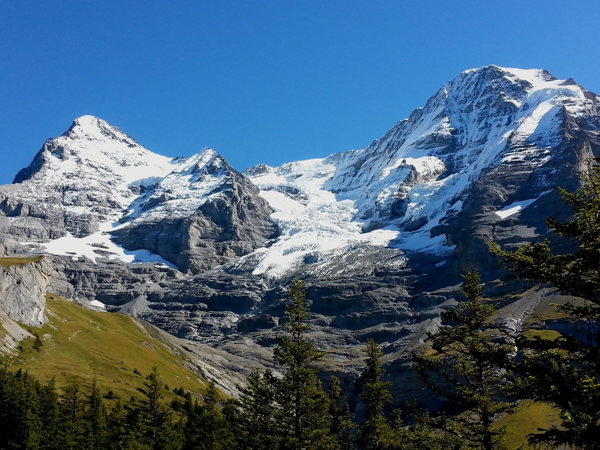 夏天去哪里旅游有雪山