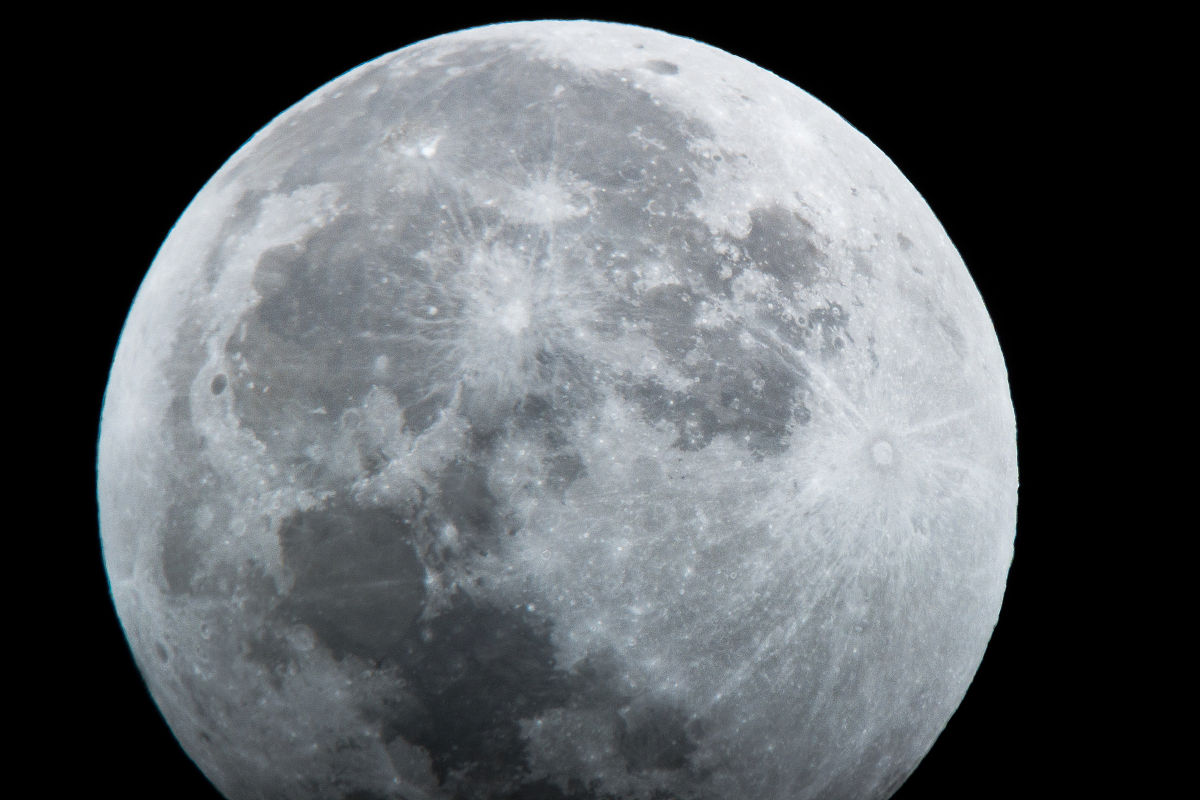 以知我重60kg我可以一屁崩到月球请算出我一屁崩到月球的量