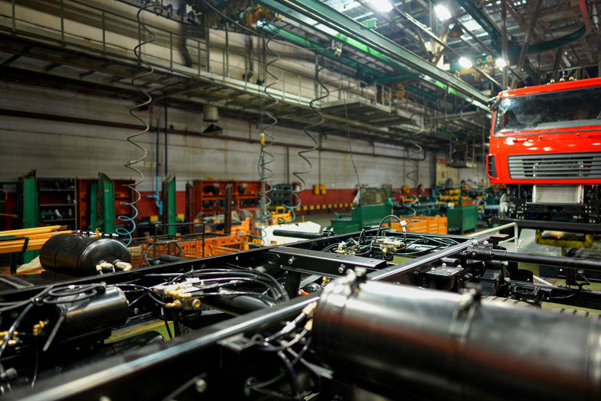 锻造技术在制造业中的地位与应用 - 1000字论文