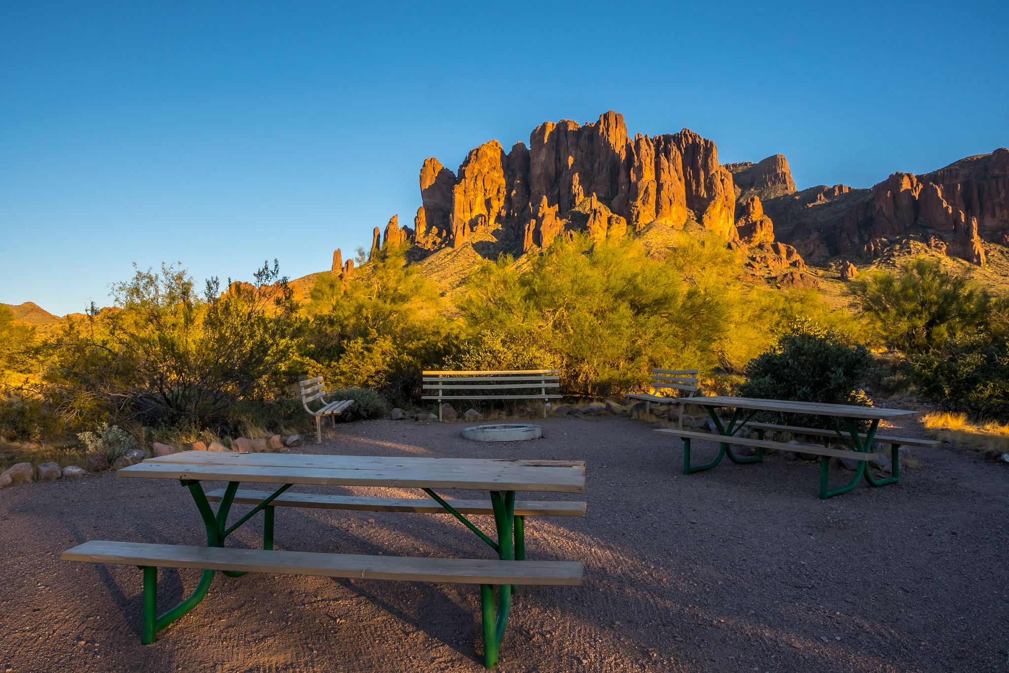 superstition mountains in lost dutchman sp, arizona