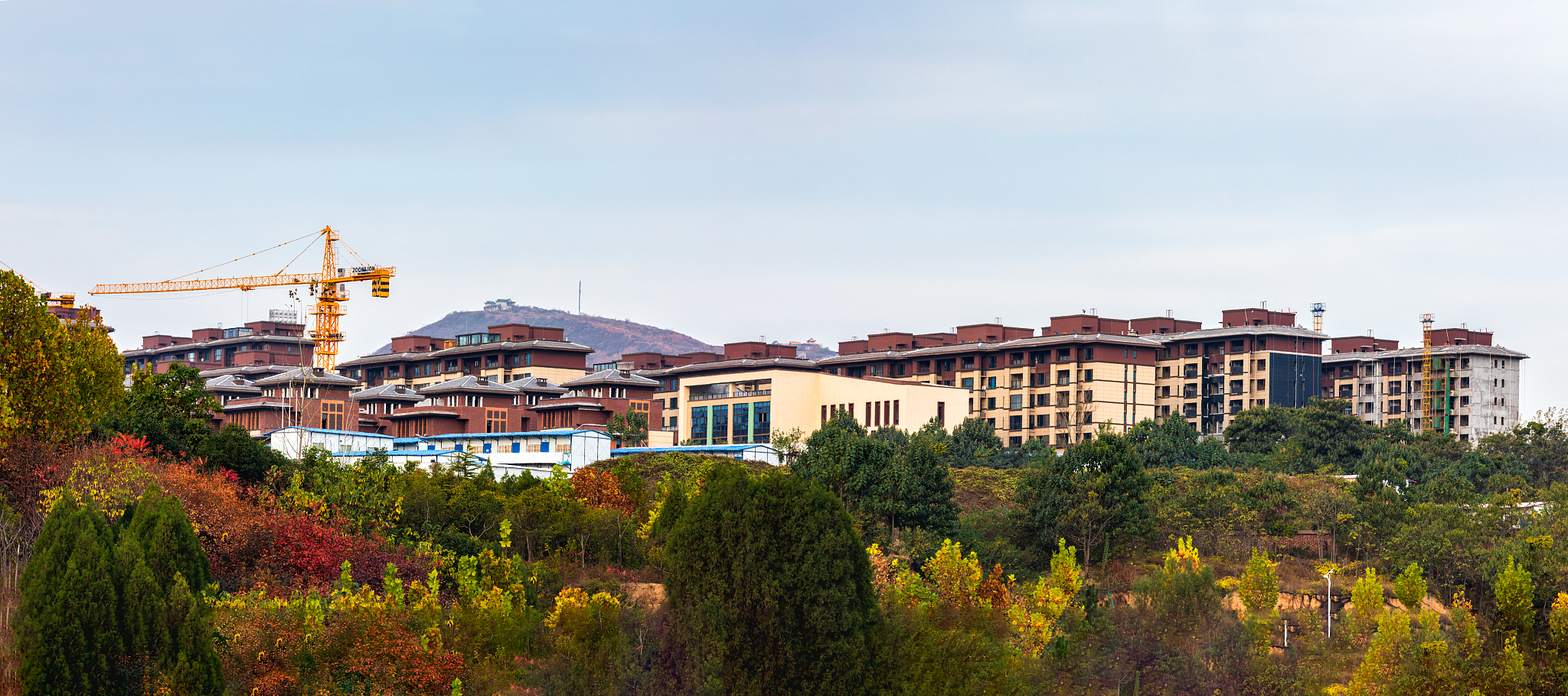 有一个位于黄山风景区的房地产住宅项目帮我写一段节目开场白不少于200字