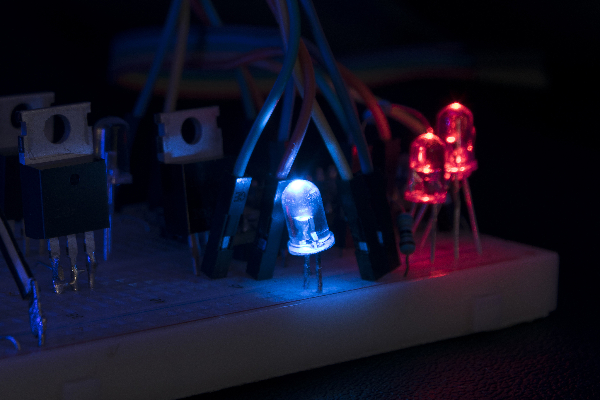 Arduino 循迹小车代码解析及 LED 闪烁实现