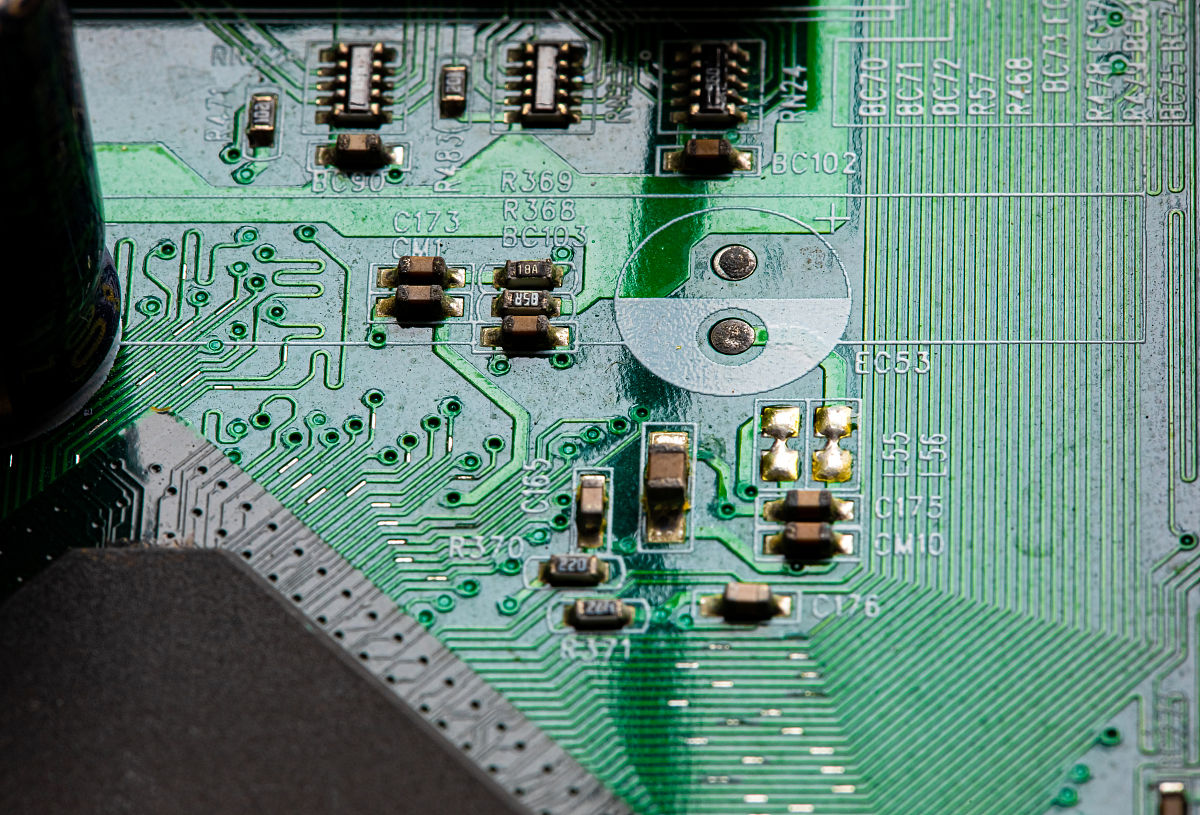 六管超外差收音机电子工艺训练实践报告