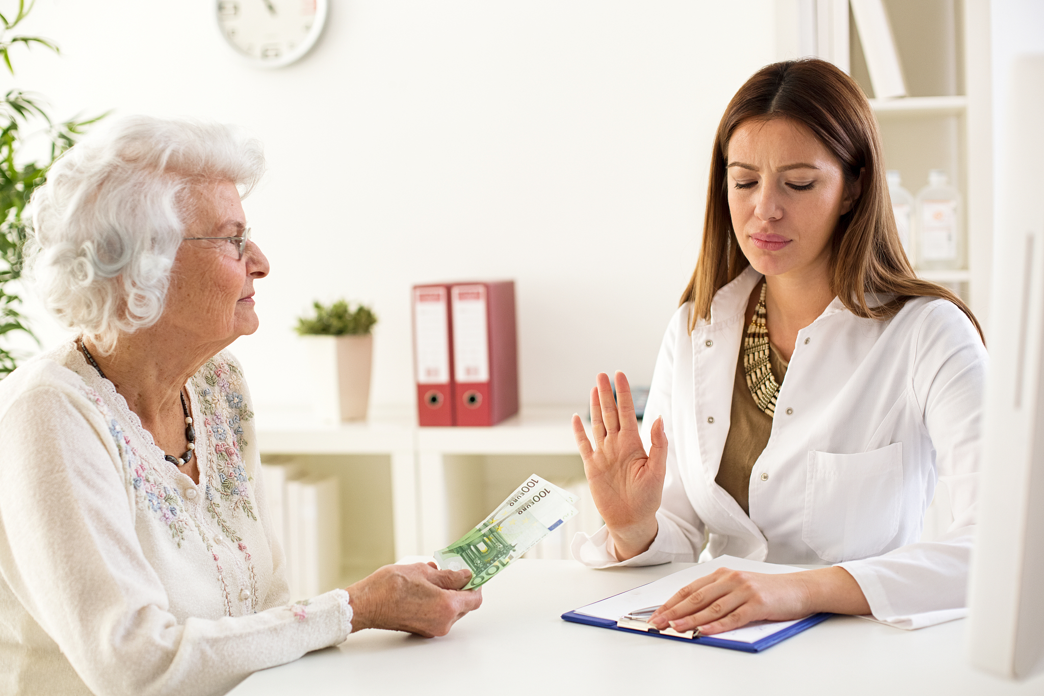 环氧树脂的介电常数电导率密度泊松比杨氏模量