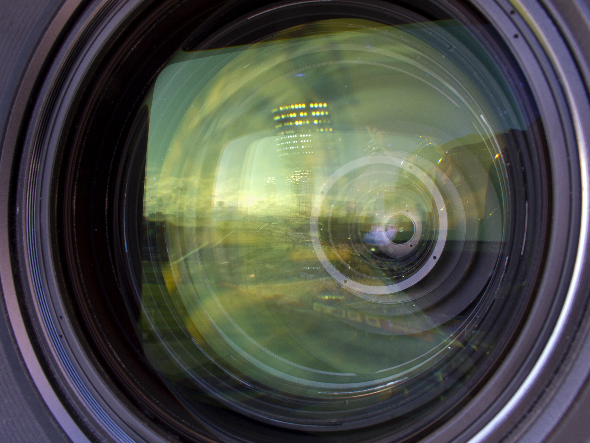 推荐几款2000元到3000元锐度较高的全画幅相机镜头