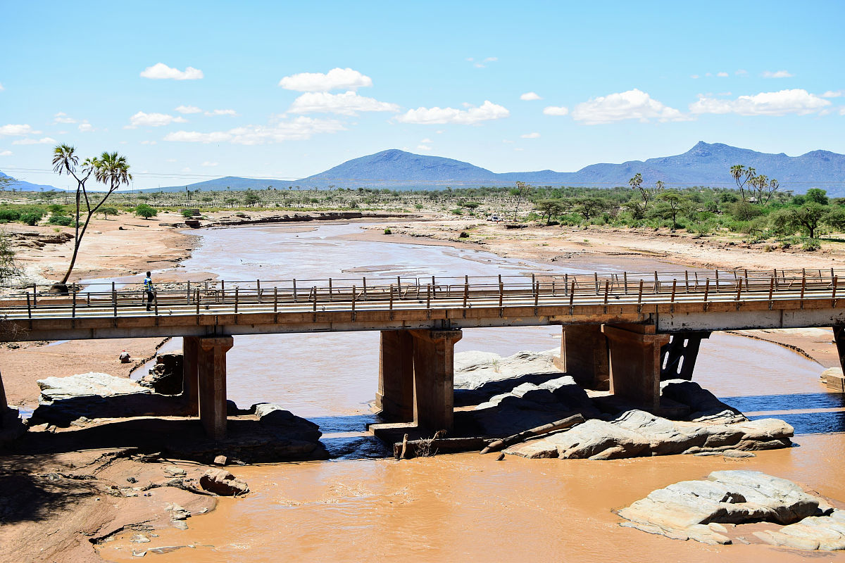 扮演一名网络编剧写一篇弓箭手大乱斗的介绍文关键词io游戏可爱多人对战 两段