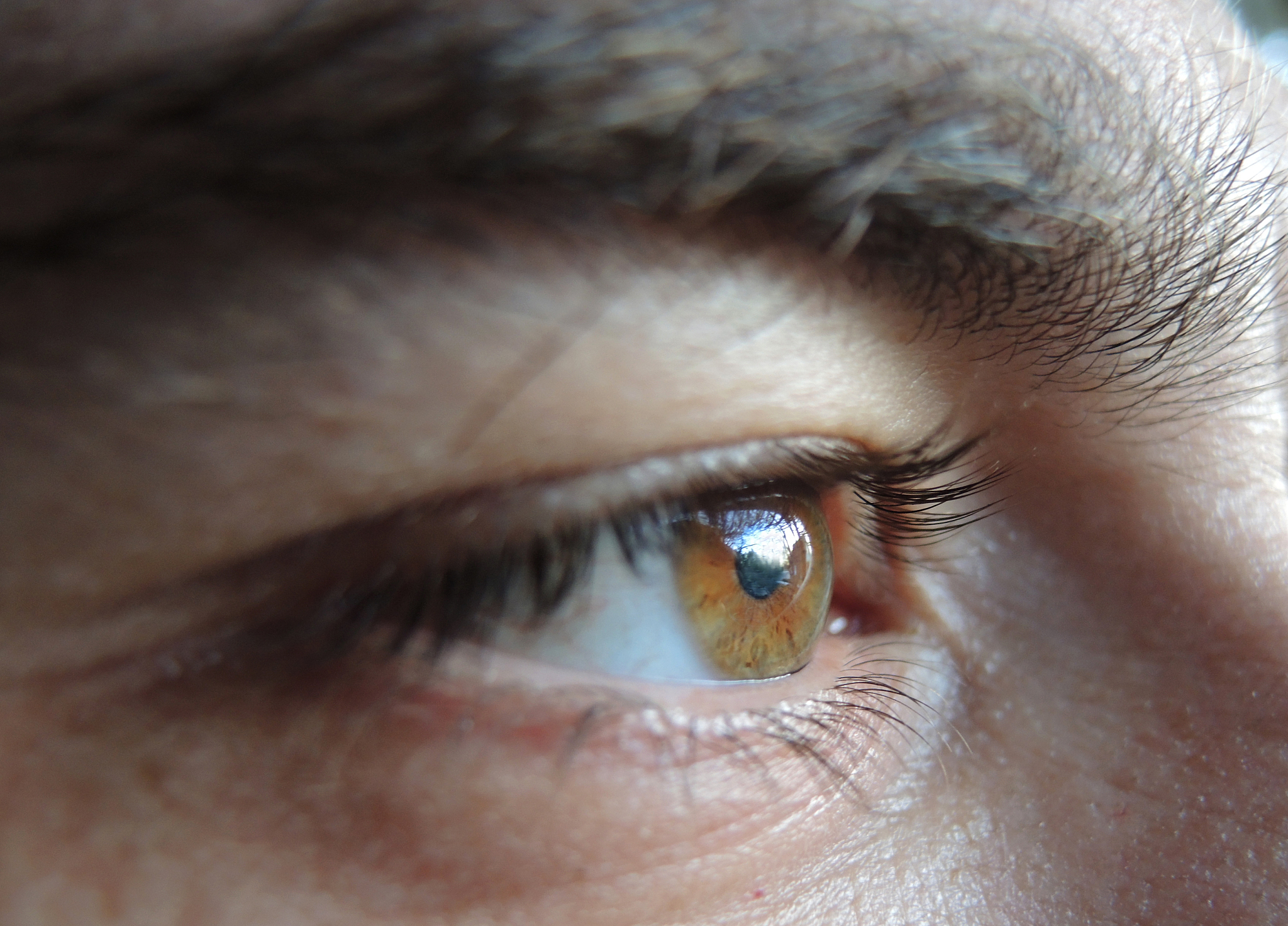 女人为什么看到帅哥后会瞳孔放大