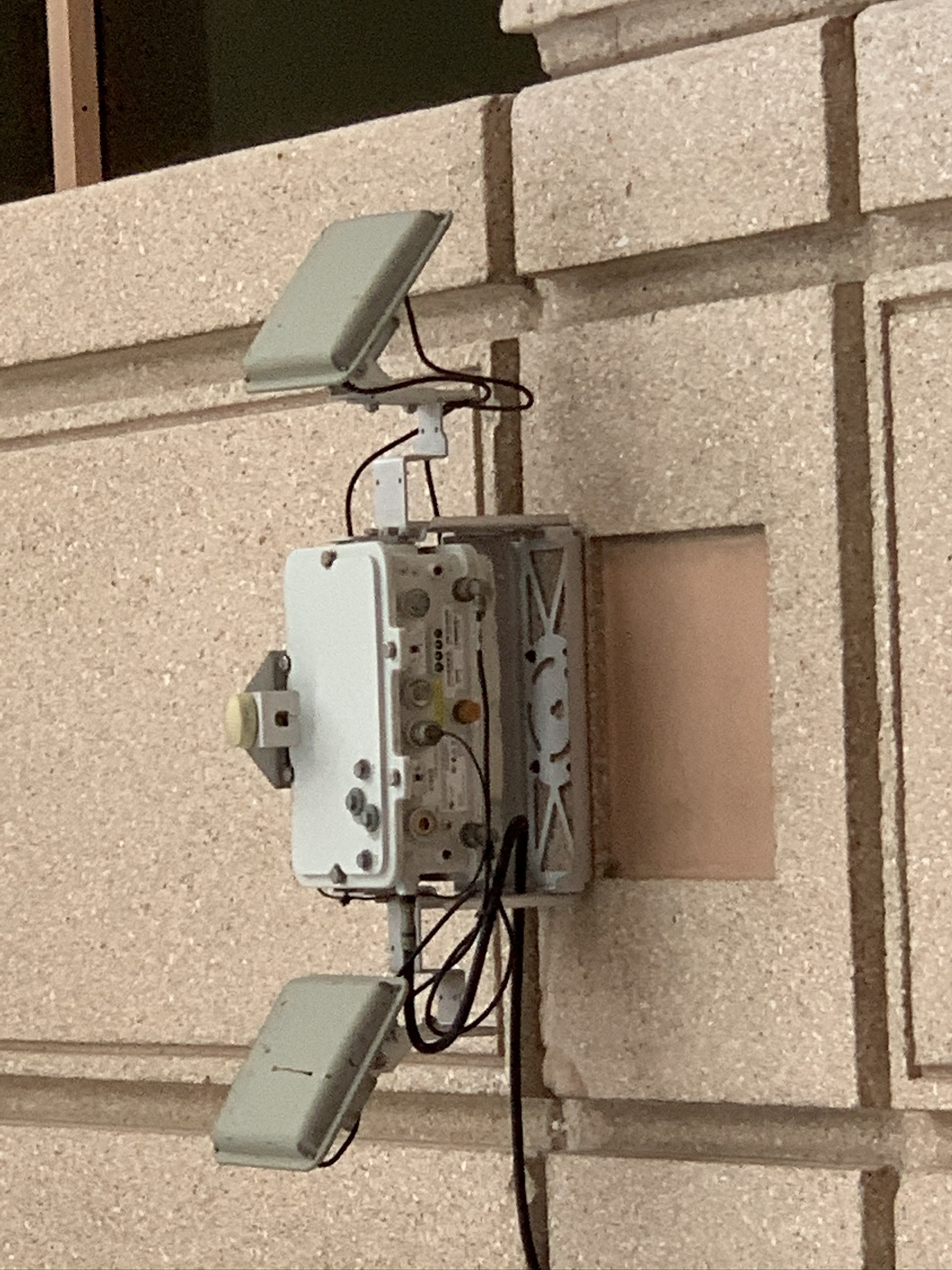 卫星信号接收机的接收单元包括哪些部分

A
接收天线
B
信号通道
C
前置放大器
D
电源
E
存储单元