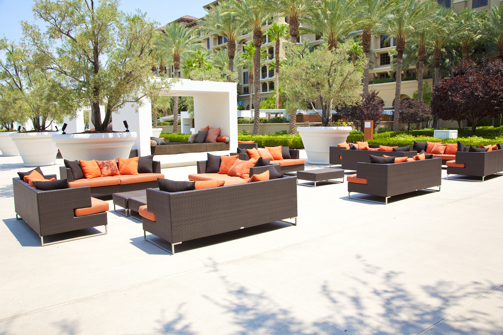 大户院子高端户外休闲家具案例分享 - 轻奢风实景效果，打造舒适时尚空间